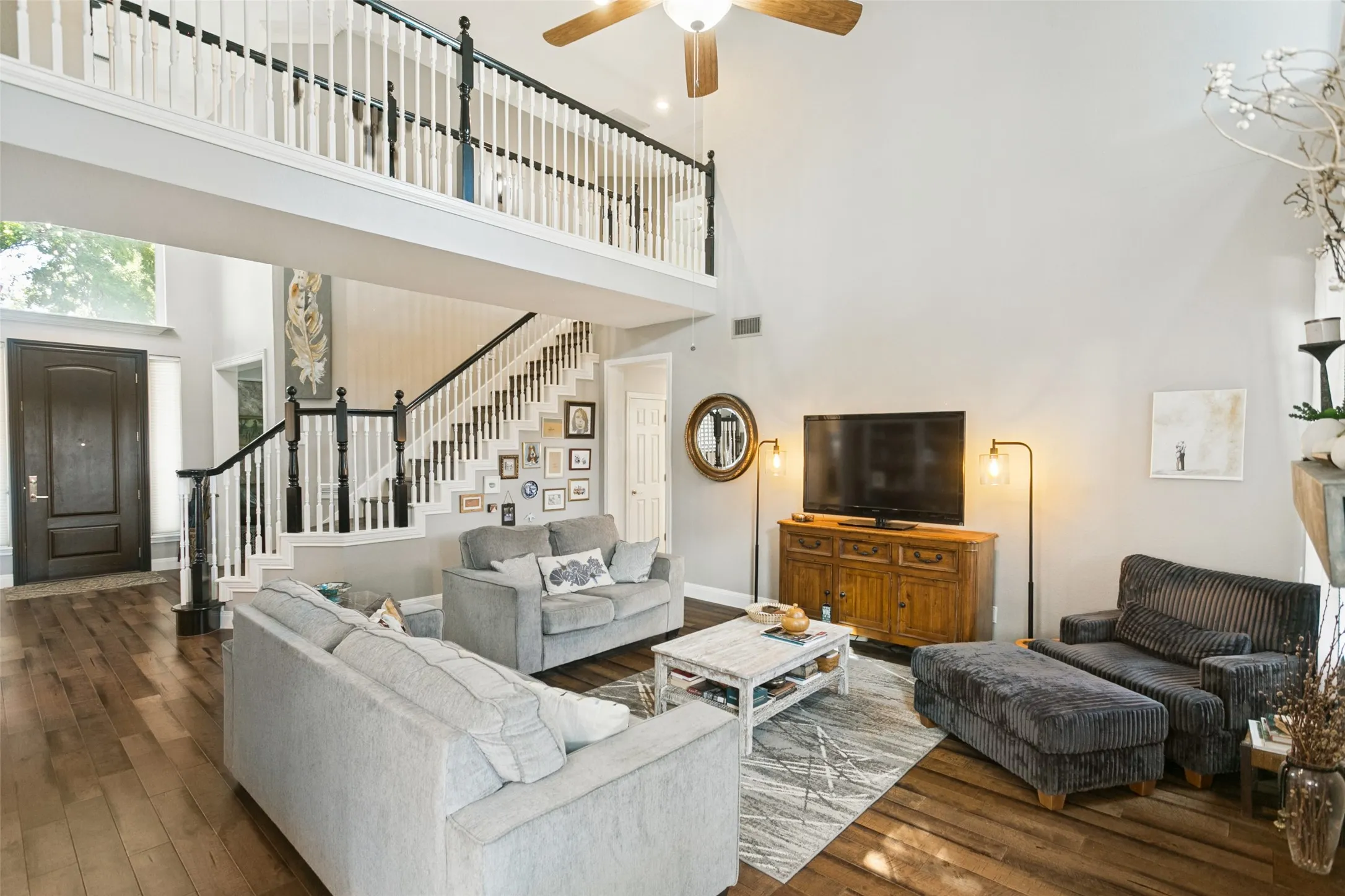 Single Family Residence For Sale in Collin County , 3212 Chippenham Drive, Plano, Texas 75093, 5 Bedroom, 3 Bathroom, 2 Garage spaces, 2,985 Sqft, built in 1992, mls#21413396, Real Estate Agent in Plano, Homes For Sale in Collin county, Homes For Sale in Plano, Realtor in Plano Texas, Real Estate Brokerage Independent Realty Texas, Luminita Cordes Realtor