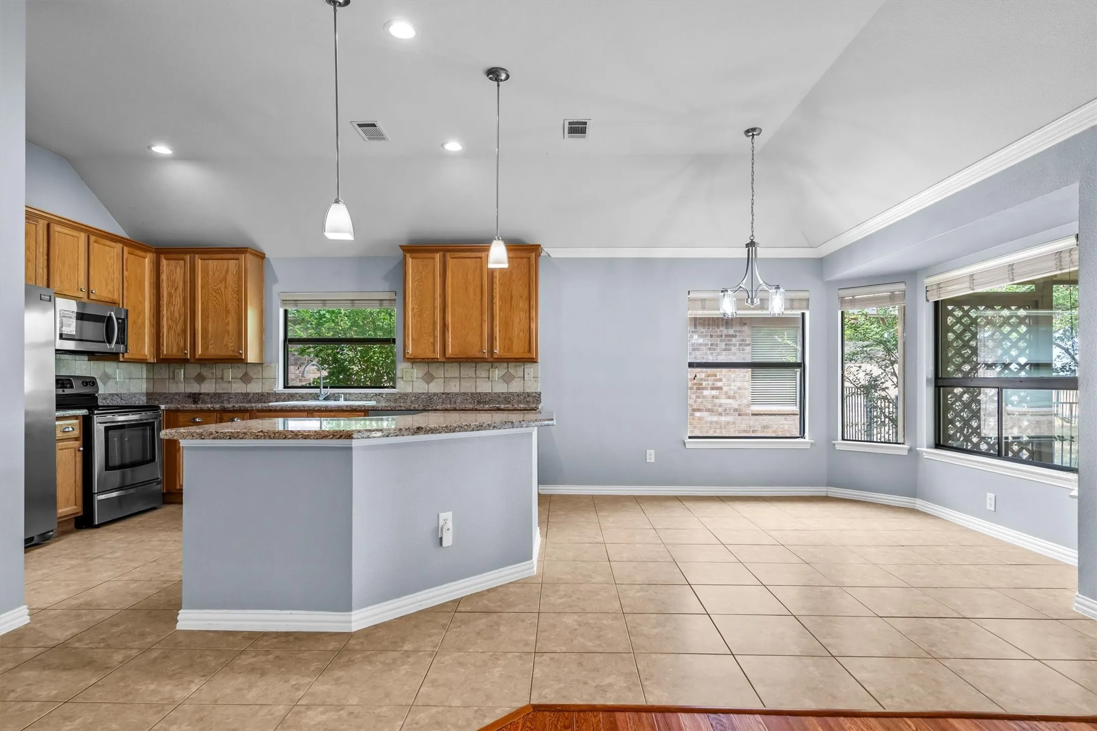 Single Family Residence For Sale in Denton County , 9409 Perimeter Street, Denton, Texas 76207, 2 Bedroom, 2 Bathroom, 2 Garage spaces, 1,305 Sqft, built in 2003, mls#21411979, Real Estate Agent in Denton, Homes For Sale in Denton county, Homes For Sale in Denton, Realtor in Denton Texas, Real Estate Brokerage Independent Realty Texas, Luminita Cordes Realtor