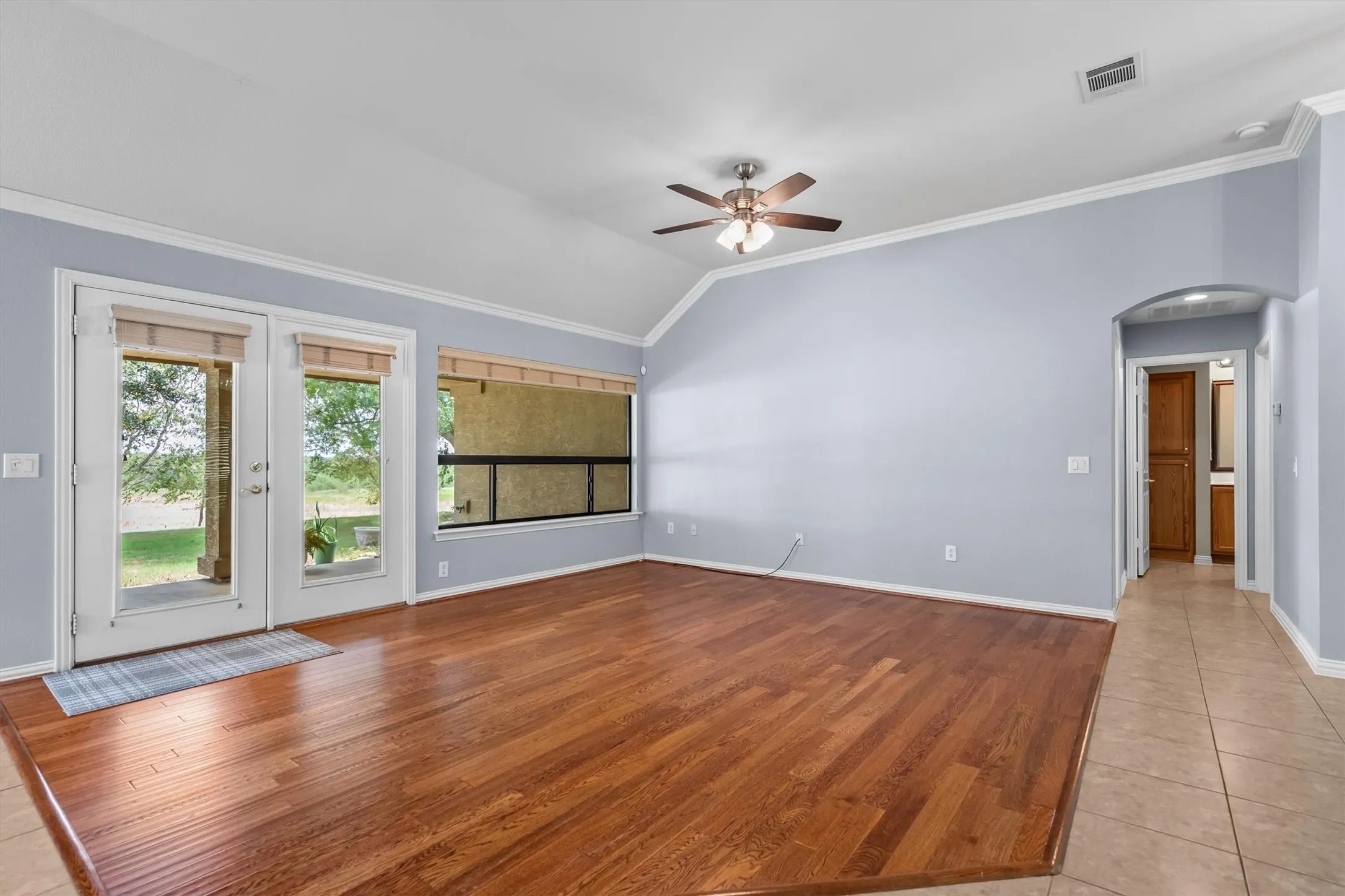 Single Family Residence For Sale in Denton County , 9409 Perimeter Street, Denton, Texas 76207, 2 Bedroom, 2 Bathroom, 2 Garage spaces, 1,305 Sqft, built in 2003, mls#21411979, Real Estate Agent in Denton, Homes For Sale in Denton county, Homes For Sale in Denton, Realtor in Denton Texas, Real Estate Brokerage Independent Realty Texas, Luminita Cordes Realtor