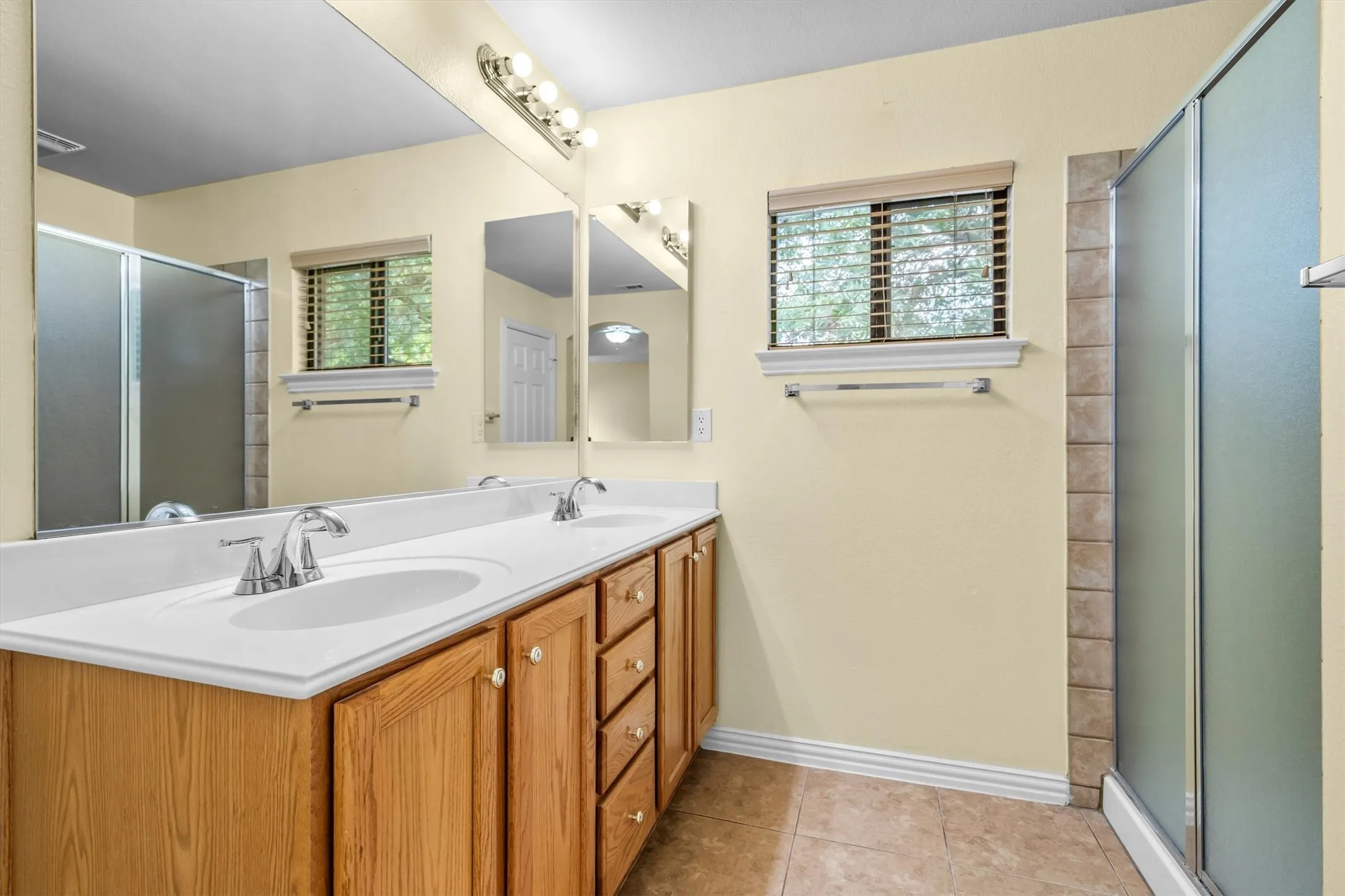 Single Family Residence For Sale in Denton County , 9409 Perimeter Street, Denton, Texas 76207, 2 Bedroom, 2 Bathroom, 2 Garage spaces, 1,305 Sqft, built in 2003, mls#21411979, Real Estate Agent in Denton, Homes For Sale in Denton county, Homes For Sale in Denton, Realtor in Denton Texas, Real Estate Brokerage Independent Realty Texas, Luminita Cordes Realtor
