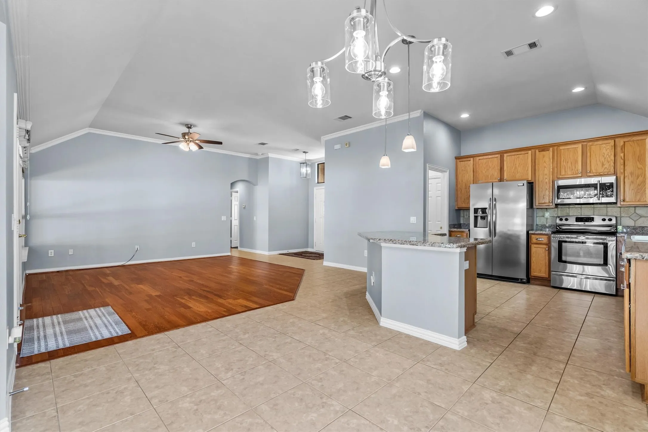 Single Family Residence For Sale in Denton County , 9409 Perimeter Street, Denton, Texas 76207, 2 Bedroom, 2 Bathroom, 2 Garage spaces, 1,305 Sqft, built in 2003, mls#21411979, Real Estate Agent in Denton, Homes For Sale in Denton county, Homes For Sale in Denton, Realtor in Denton Texas, Real Estate Brokerage Independent Realty Texas, Luminita Cordes Realtor