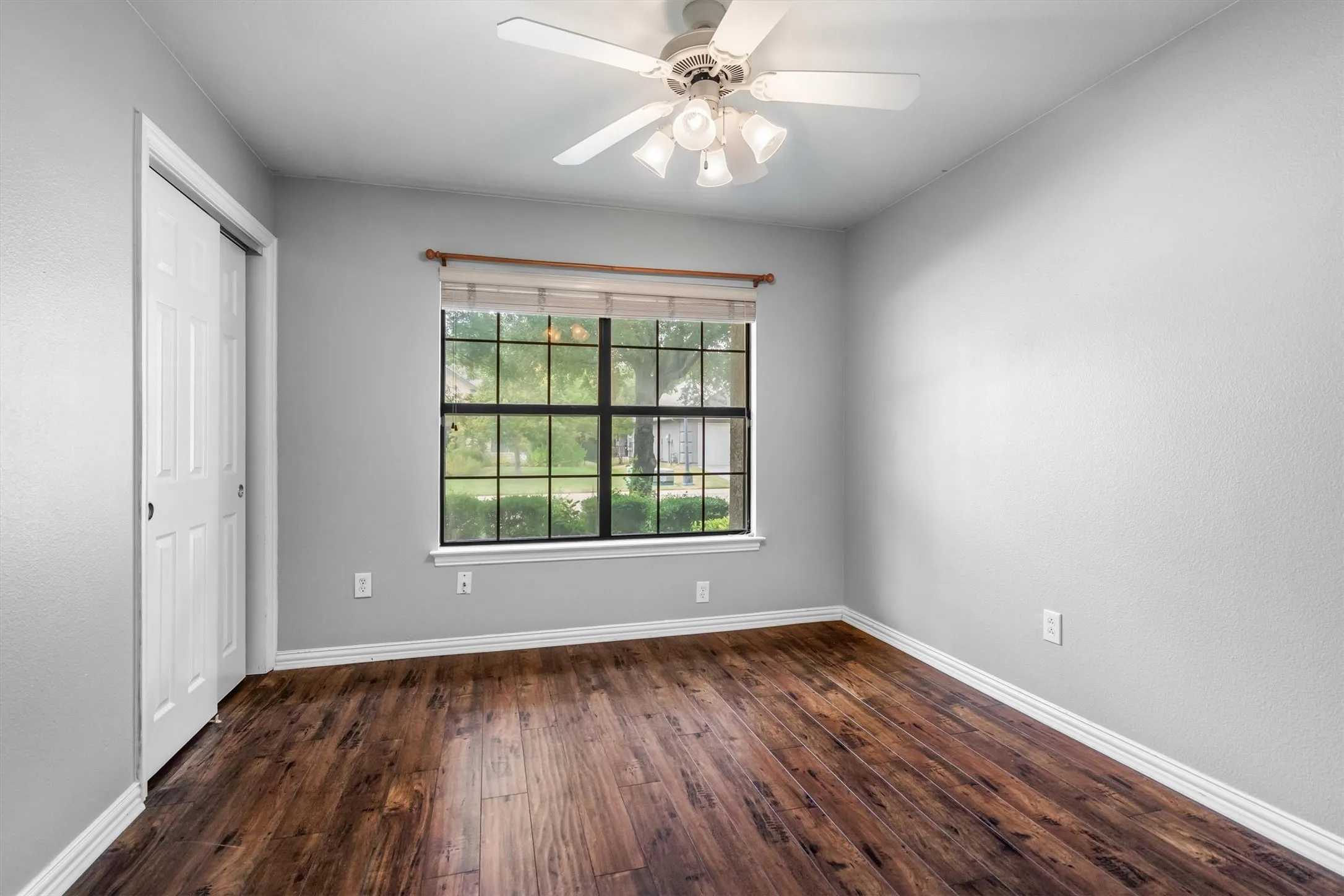 second bedroom or dedicated office/hobby room