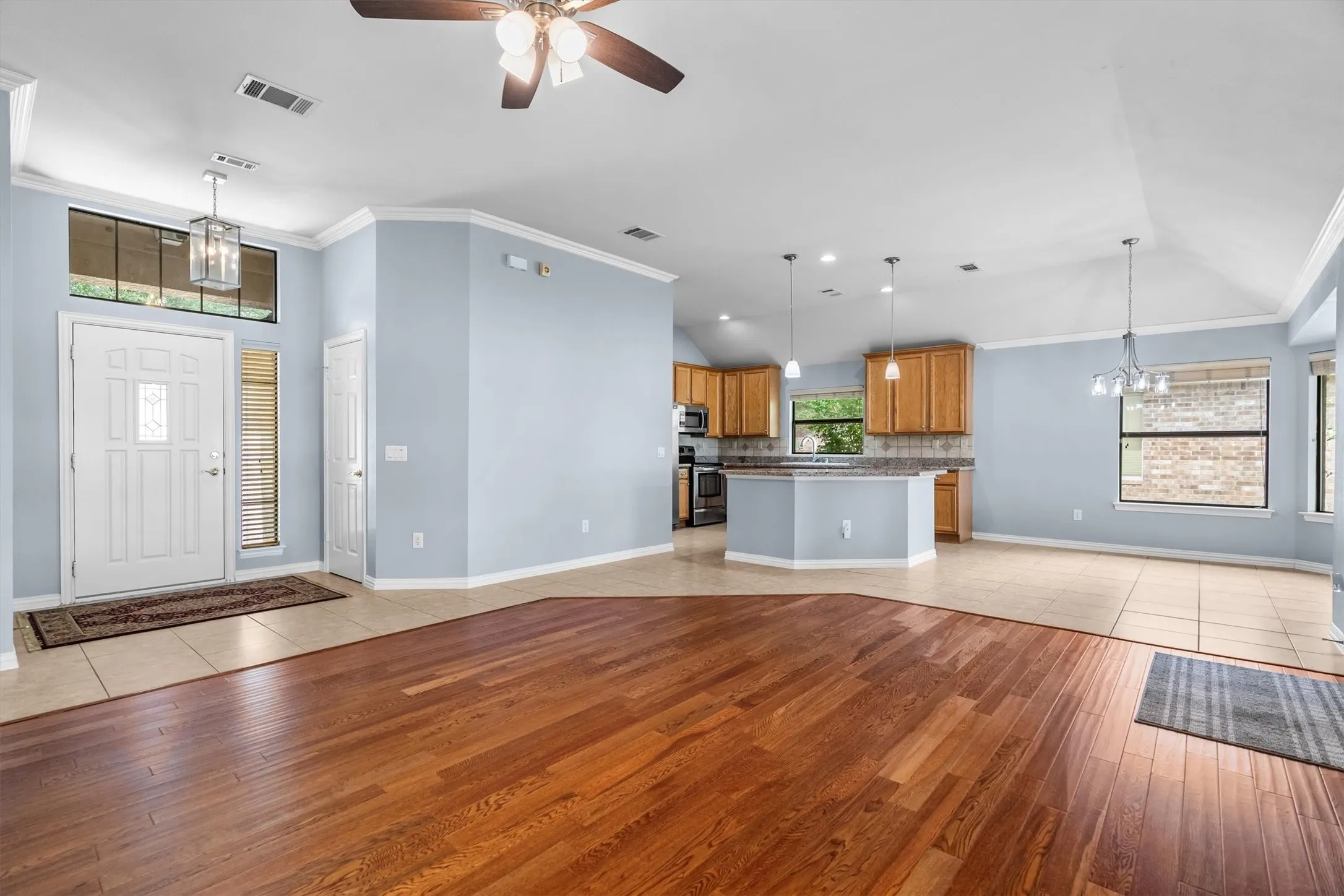 Single Family Residence For Sale in Denton County , 9409 Perimeter Street, Denton, Texas 76207, 2 Bedroom, 2 Bathroom, 2 Garage spaces, 1,305 Sqft, built in 2003, mls#21411979, Real Estate Agent in Denton, Homes For Sale in Denton county, Homes For Sale in Denton, Realtor in Denton Texas, Real Estate Brokerage Independent Realty Texas, Luminita Cordes Realtor