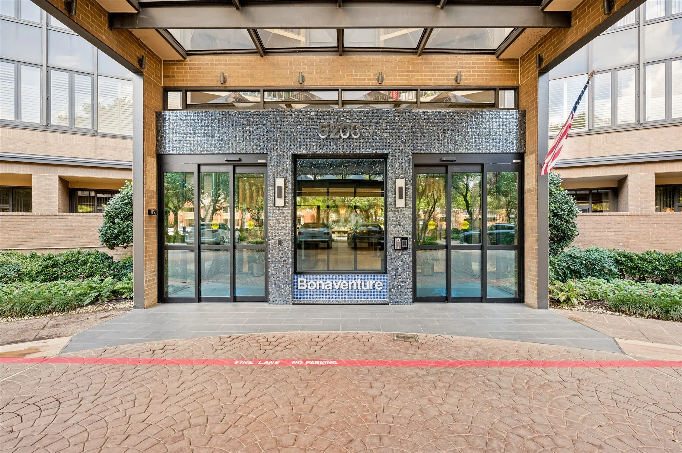 Condominium For Sale in Dallas County , 5200 Keller Springs Road 522, Dallas, Texas 75248, 2 Bedroom, 2 Bathroom, 2 Garage spaces, 2,006 Sqft, built in 1981, mls#21413920, Real Estate Agent in Dallas, Homes For Sale in Dallas county, Homes For Sale in Dallas, Realtor in Dallas Texas, Real Estate Brokerage Independent Realty Texas, Luminita Cordes Realtor