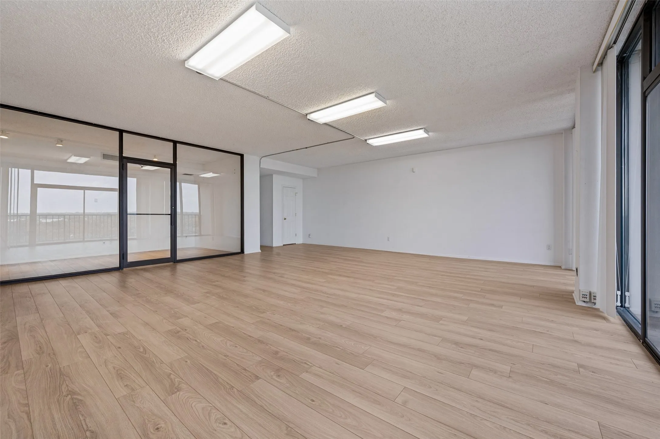 Condominium For Sale in Dallas County , 5200 Keller Springs Road 522, Dallas, Texas 75248, 2 Bedroom, 2 Bathroom, 2 Garage spaces, 2,006 Sqft, built in 1981, mls#21413920, Real Estate Agent in Dallas, Homes For Sale in Dallas county, Homes For Sale in Dallas, Realtor in Dallas Texas, Real Estate Brokerage Independent Realty Texas, Luminita Cordes Realtor
