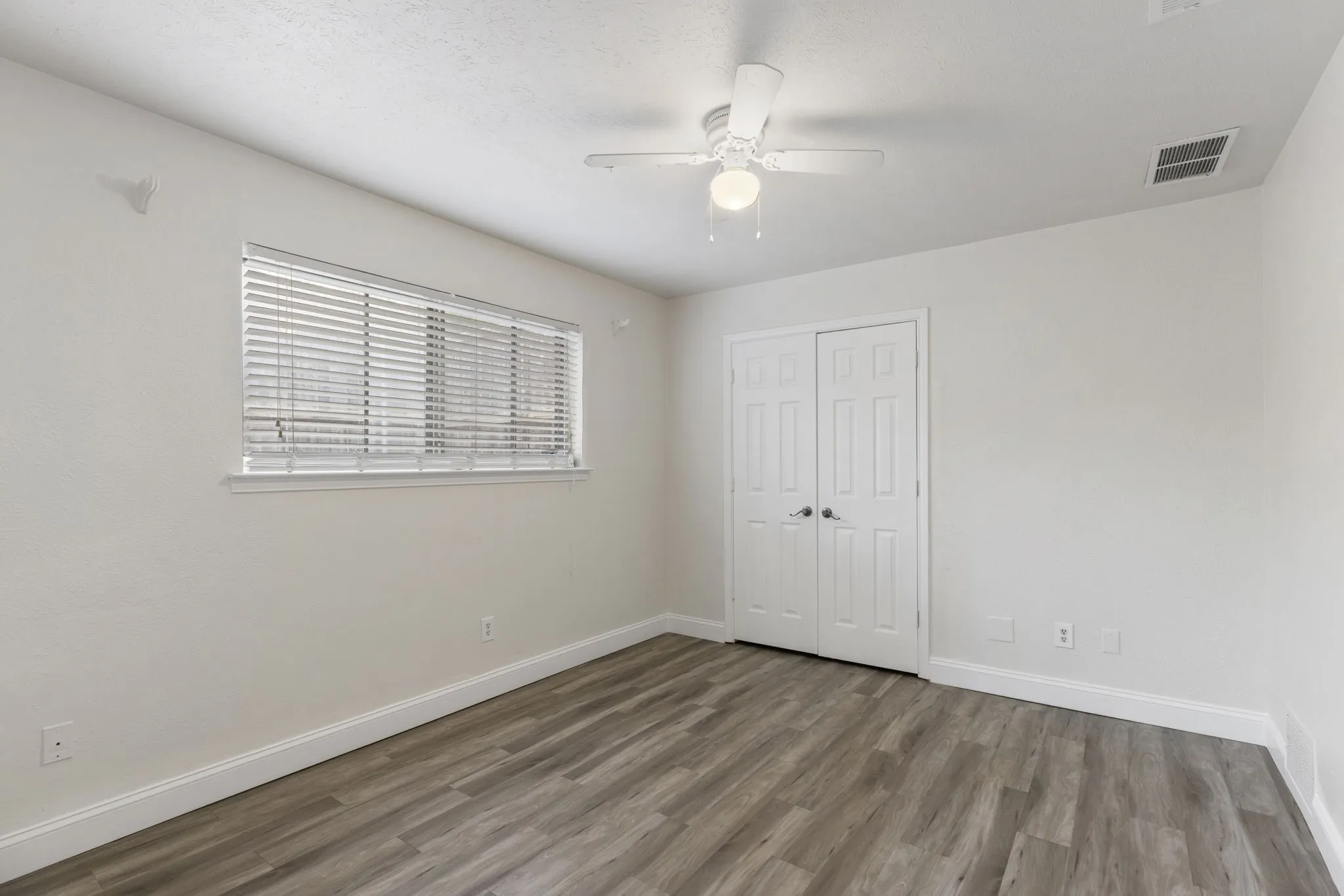 Single Family Residence For Sale in Collin County , 2301 Huntington Drive, Plano, Texas 75075, 4 Bedroom, 3 Bathroom, 2 Garage spaces, 2,445 Sqft, built in 1976, mls#21411567, Real Estate Agent in Plano, Homes For Sale in Collin county, Homes For Sale in Plano, Realtor in Plano Texas, Real Estate Brokerage Independent Realty Texas, Luminita Cordes Realtor
