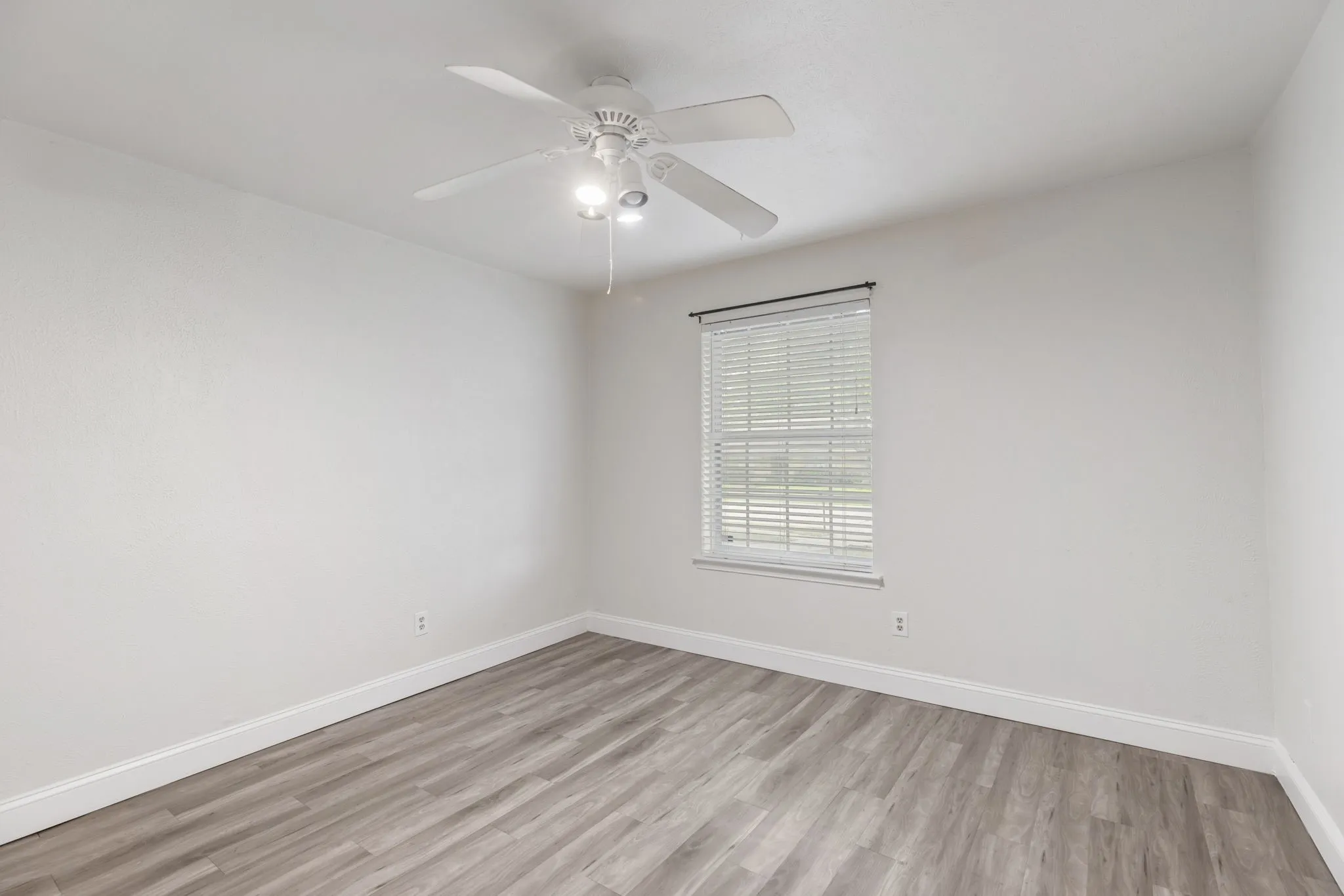 Single Family Residence For Sale in Collin County , 2301 Huntington Drive, Plano, Texas 75075, 4 Bedroom, 3 Bathroom, 2 Garage spaces, 2,445 Sqft, built in 1976, mls#21411567, Real Estate Agent in Plano, Homes For Sale in Collin county, Homes For Sale in Plano, Realtor in Plano Texas, Real Estate Brokerage Independent Realty Texas, Luminita Cordes Realtor