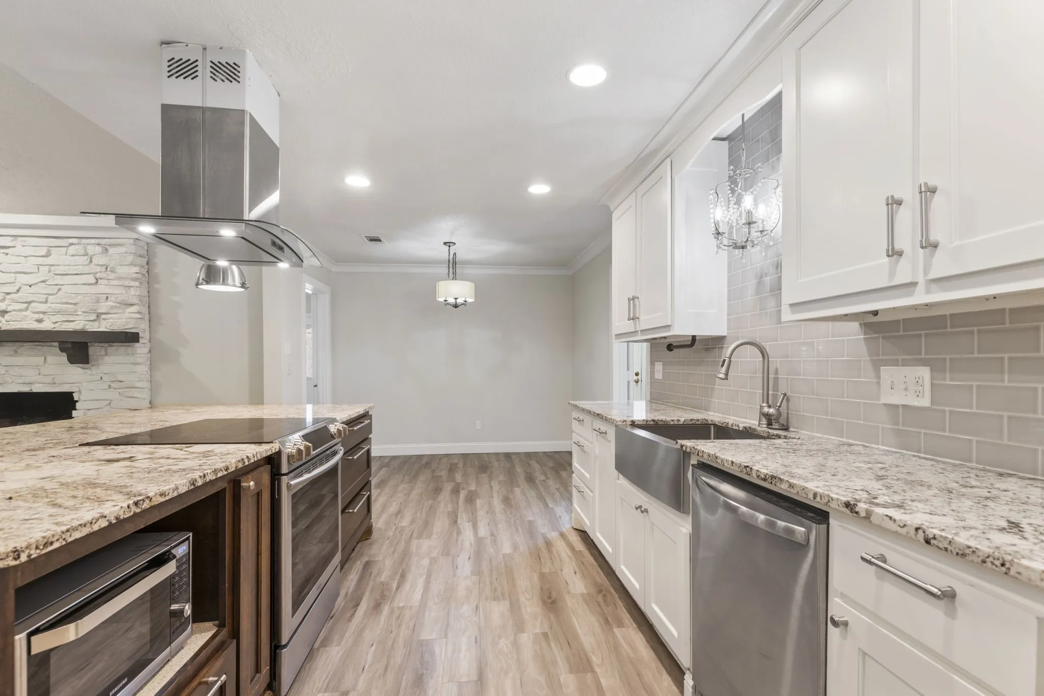 Single Family Residence For Sale in Collin County , 2301 Huntington Drive, Plano, Texas 75075, 4 Bedroom, 3 Bathroom, 2 Garage spaces, 2,445 Sqft, built in 1976, mls#21411567, Real Estate Agent in Plano, Homes For Sale in Collin county, Homes For Sale in Plano, Realtor in Plano Texas, Real Estate Brokerage Independent Realty Texas, Luminita Cordes Realtor