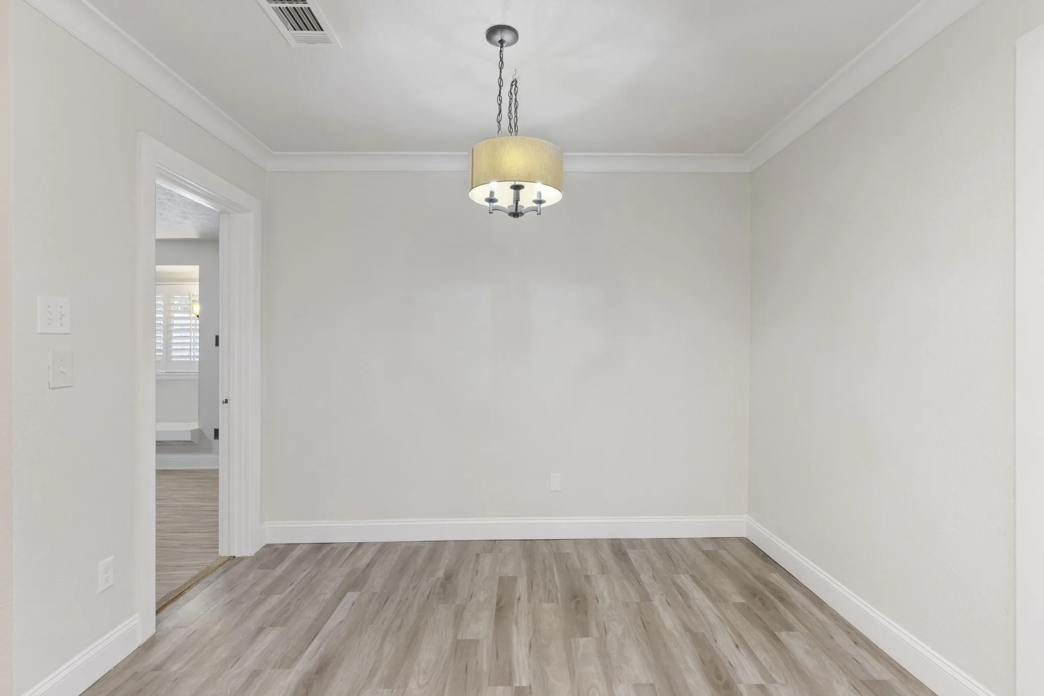 Single Family Residence For Sale in Collin County , 2301 Huntington Drive, Plano, Texas 75075, 4 Bedroom, 3 Bathroom, 2 Garage spaces, 2,445 Sqft, built in 1976, mls#21411567, Real Estate Agent in Plano, Homes For Sale in Collin county, Homes For Sale in Plano, Realtor in Plano Texas, Real Estate Brokerage Independent Realty Texas, Luminita Cordes Realtor