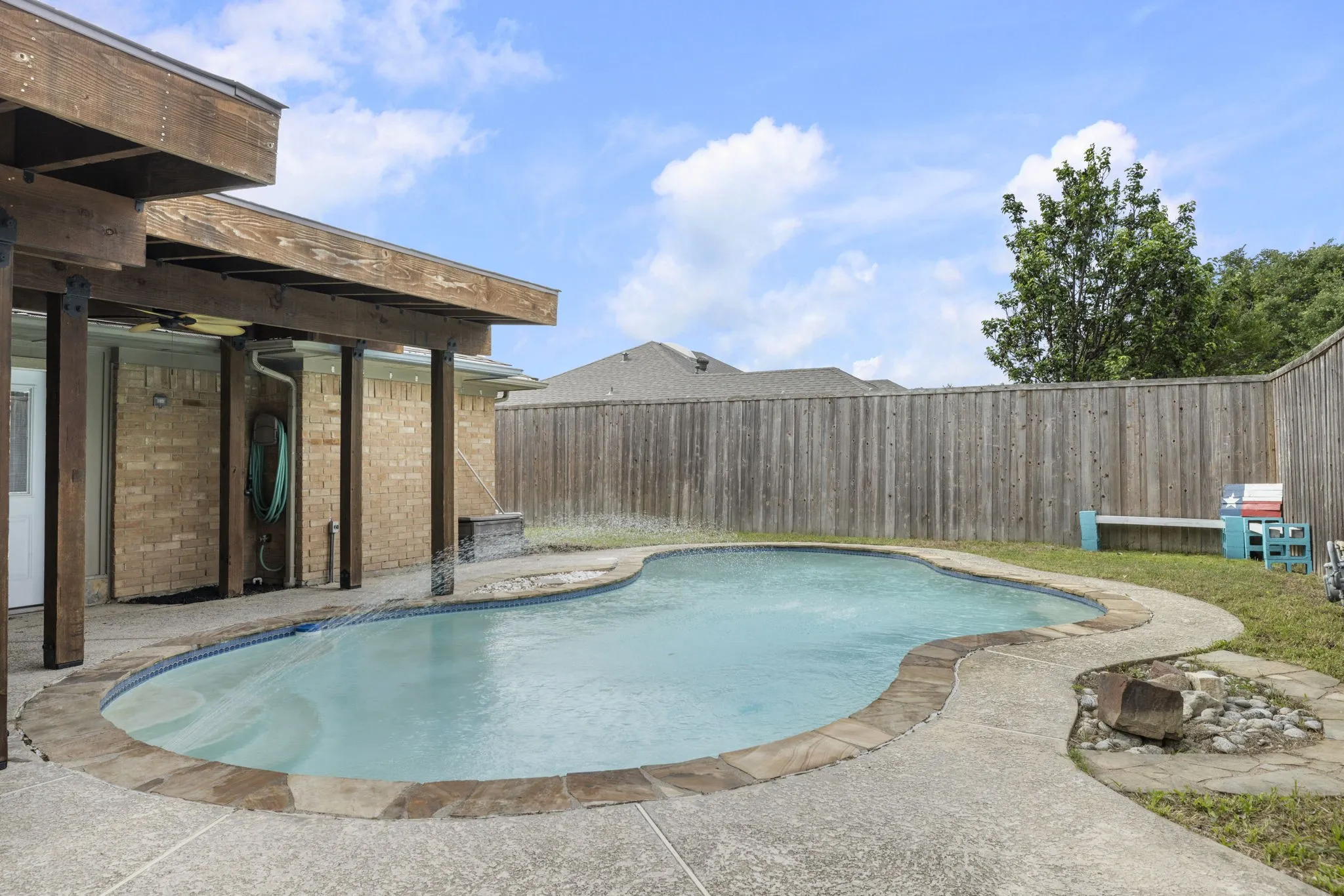 Single Family Residence For Sale in Collin County , 2301 Huntington Drive, Plano, Texas 75075, 4 Bedroom, 3 Bathroom, 2 Garage spaces, 2,445 Sqft, built in 1976, mls#21411567, Real Estate Agent in Plano, Homes For Sale in Collin county, Homes For Sale in Plano, Realtor in Plano Texas, Real Estate Brokerage Independent Realty Texas, Luminita Cordes Realtor