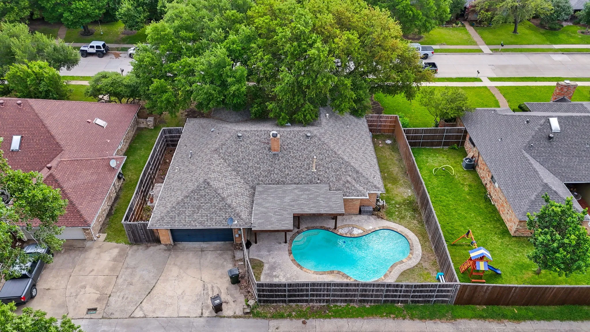 Single Family Residence For Sale in Collin County , 2301 Huntington Drive, Plano, Texas 75075, 4 Bedroom, 3 Bathroom, 2 Garage spaces, 2,445 Sqft, built in 1976, mls#21411567, Real Estate Agent in Plano, Homes For Sale in Collin county, Homes For Sale in Plano, Realtor in Plano Texas, Real Estate Brokerage Independent Realty Texas, Luminita Cordes Realtor