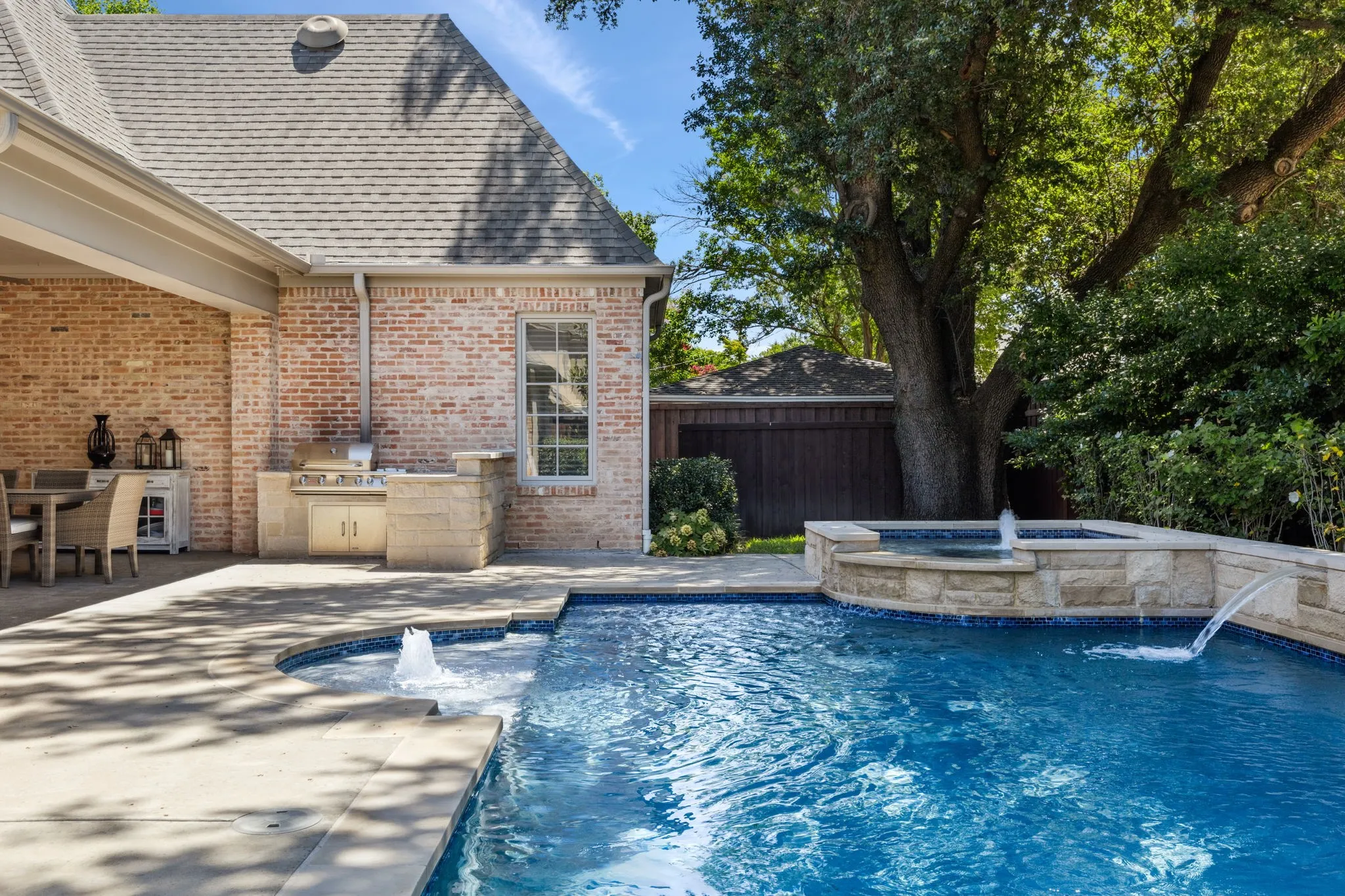 Single Family Residence For Sale in Dallas County , 6442 Northwood Road, Dallas, Texas 75225, 4 Bedroom, 6 Bathroom, 3 Garage spaces, 5,564 Sqft, built in 2007, mls#21411647, Real Estate Agent in Dallas, Homes For Sale in Dallas county, Homes For Sale in Dallas, Realtor in Dallas Texas, Real Estate Brokerage Independent Realty Texas, Luminita Cordes Realtor