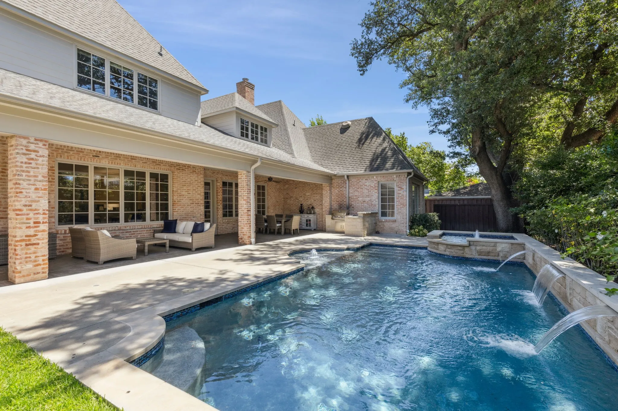Single Family Residence For Sale in Dallas County , 6442 Northwood Road, Dallas, Texas 75225, 4 Bedroom, 6 Bathroom, 3 Garage spaces, 5,564 Sqft, built in 2007, mls#21411647, Real Estate Agent in Dallas, Homes For Sale in Dallas county, Homes For Sale in Dallas, Realtor in Dallas Texas, Real Estate Brokerage Independent Realty Texas, Luminita Cordes Realtor