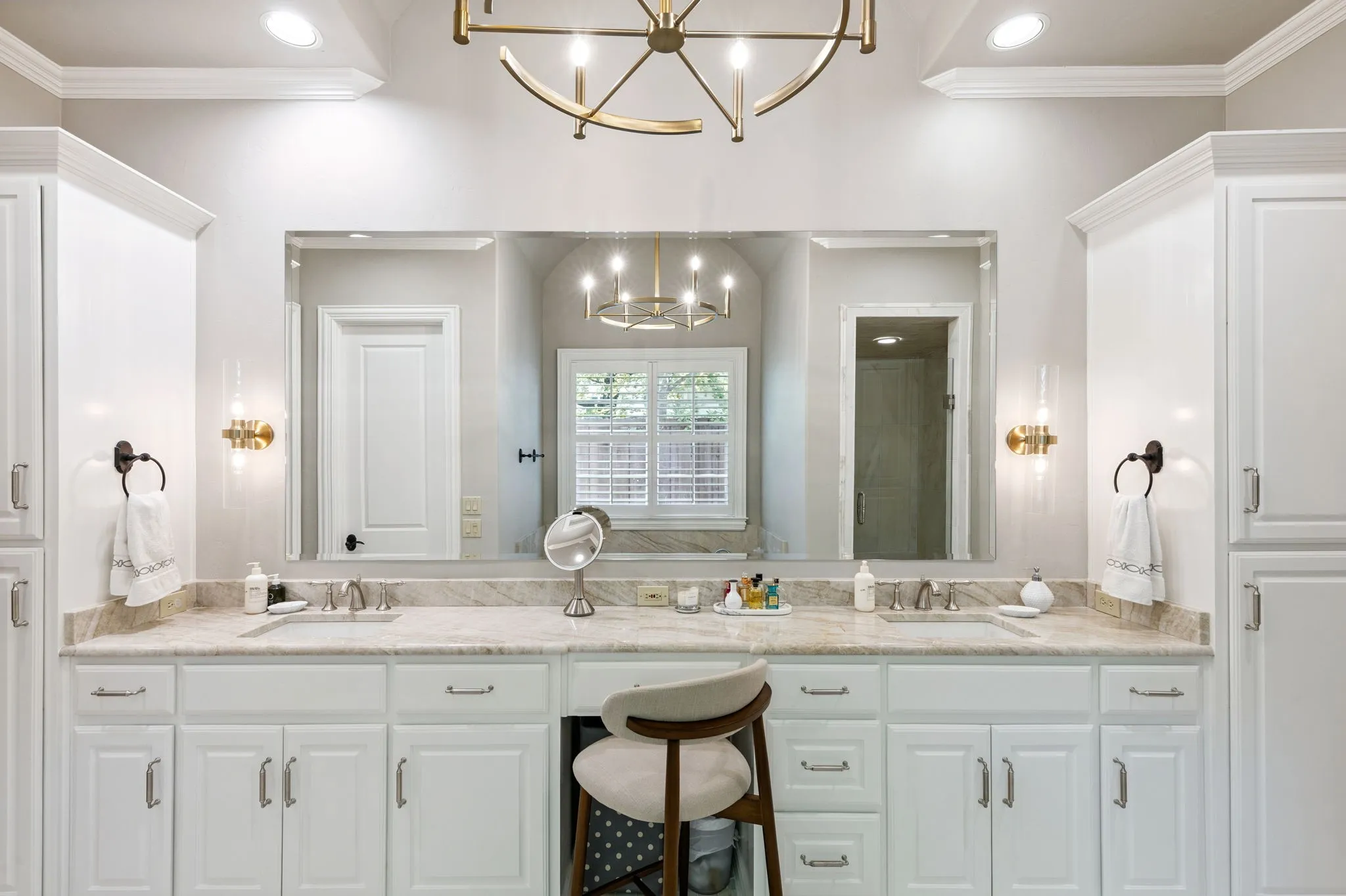 Single Family Residence For Sale in Dallas County , 6442 Northwood Road, Dallas, Texas 75225, 4 Bedroom, 6 Bathroom, 3 Garage spaces, 5,564 Sqft, built in 2007, mls#21411647, Real Estate Agent in Dallas, Homes For Sale in Dallas county, Homes For Sale in Dallas, Realtor in Dallas Texas, Real Estate Brokerage Independent Realty Texas, Luminita Cordes Realtor