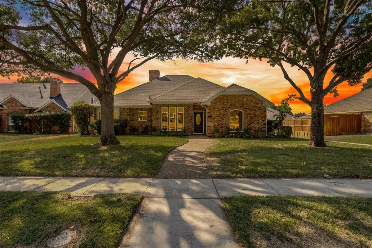 Single Family Residence For Sale in Collin County , 1309 Iowa Drive, Plano, Texas 75093, 3 Bedroom, 3 Bathroom, 3 Garage spaces, 1,912 Sqft, built in 1985, mls#21412249, Real Estate Agent in Plano, Homes For Sale in Collin county, Homes For Sale in Plano, Realtor in Plano Texas, Real Estate Brokerage Independent Realty Texas, Luminita Cordes Realtor