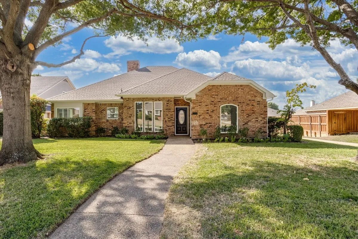 Single Family Residence For Sale in Collin County , 1309 Iowa Drive, Plano, Texas 75093, 3 Bedroom, 3 Bathroom, 3 Garage spaces, 1,912 Sqft, built in 1985, mls#21412249, Real Estate Agent in Plano, Homes For Sale in Collin county, Homes For Sale in Plano, Realtor in Plano Texas, Real Estate Brokerage Independent Realty Texas, Luminita Cordes Realtor