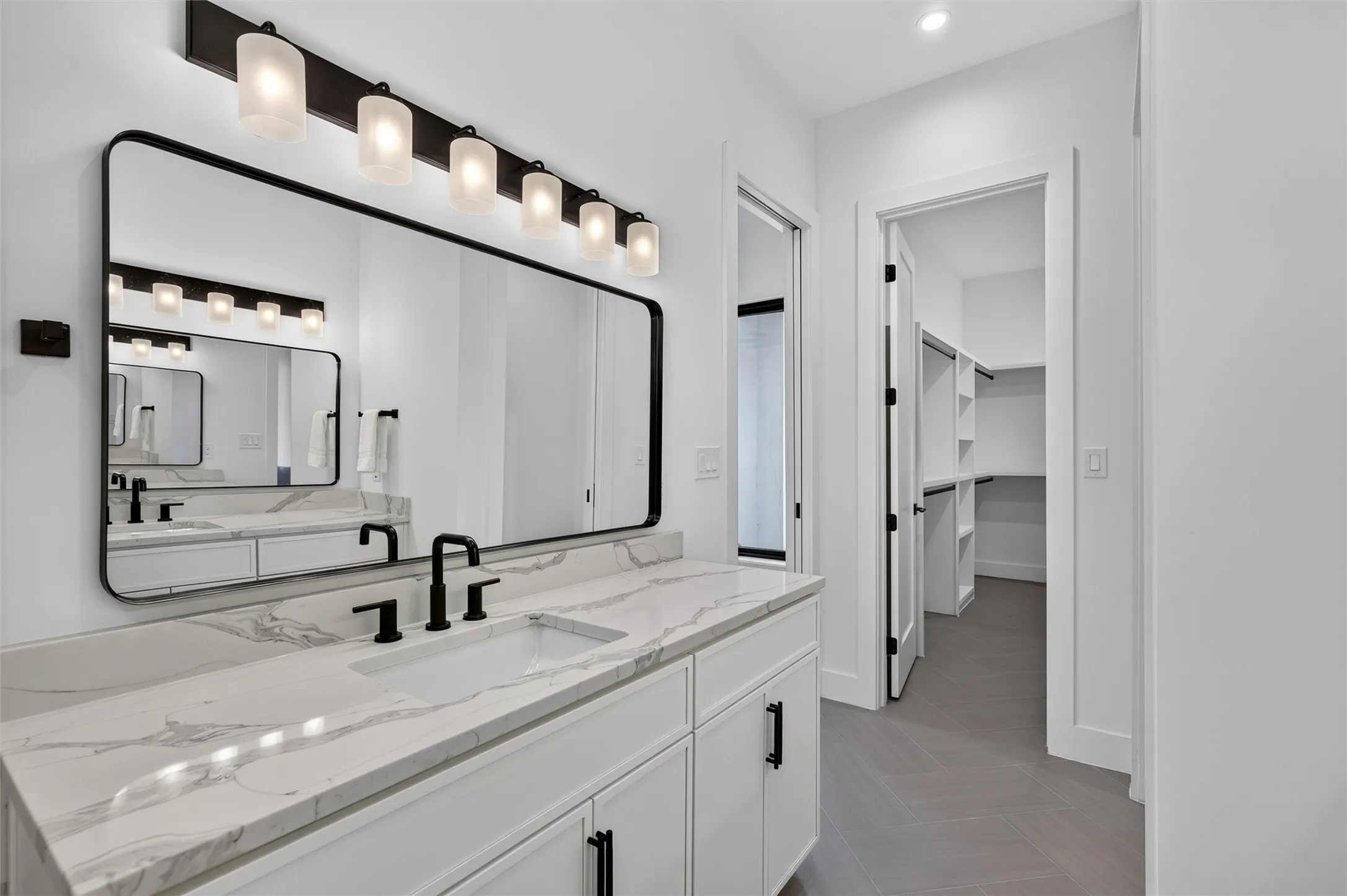 Single Family Residence For Sale in Dallas County , 5803 Velasco Avenue, Dallas, Texas 75206, 5 Bedroom, 5 Bathroom, 2 Garage spaces, 3,860 Sqft, built in 2008, mls#21413399, Real Estate Agent in Dallas, Homes For Sale in Dallas county, Homes For Sale in Dallas, Realtor in Dallas Texas, Real Estate Brokerage Independent Realty Texas, Luminita Cordes Realtor