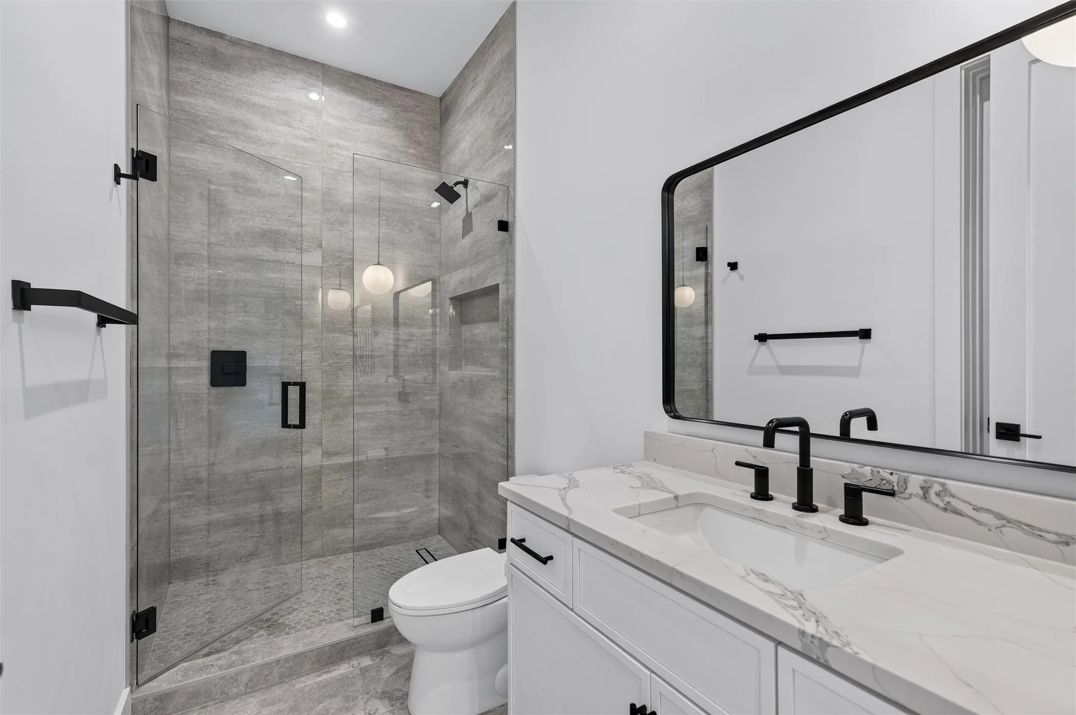 Single Family Residence For Sale in Dallas County , 5803 Velasco Avenue, Dallas, Texas 75206, 5 Bedroom, 5 Bathroom, 2 Garage spaces, 3,860 Sqft, built in 2008, mls#21413399, Real Estate Agent in Dallas, Homes For Sale in Dallas county, Homes For Sale in Dallas, Realtor in Dallas Texas, Real Estate Brokerage Independent Realty Texas, Luminita Cordes Realtor