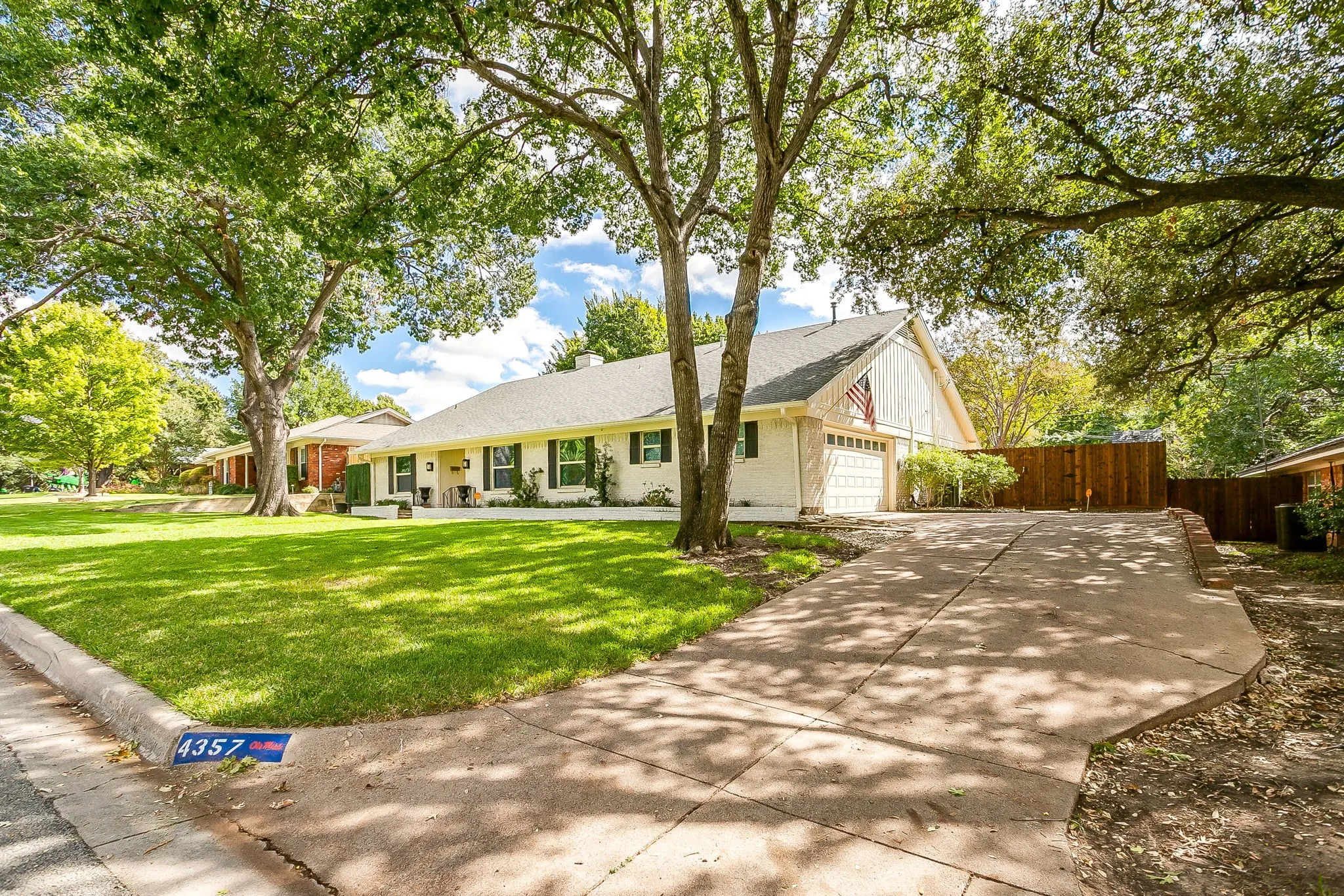 Single Family Residence For Sale in Tarrant County , 4357 Westdale Drive, Fort Worth, Texas 76109, 4 Bedroom, 3 Bathroom, 2 Garage spaces, 2,068 Sqft, built in 1964, mls#21412858, Real Estate Agent in Fort Worth, Homes For Sale in Tarrant county, Homes For Sale in Fort Worth, Realtor in Fort Worth Texas, Real Estate Brokerage Independent Realty Texas, Luminita Cordes Realtor