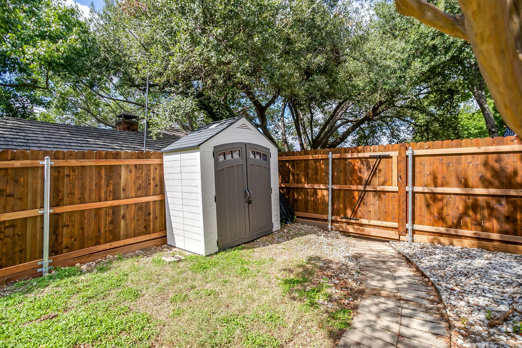 Single Family Residence For Sale in Tarrant County , 4357 Westdale Drive, Fort Worth, Texas 76109, 4 Bedroom, 3 Bathroom, 2 Garage spaces, 2,068 Sqft, built in 1964, mls#21412858, Real Estate Agent in Fort Worth, Homes For Sale in Tarrant county, Homes For Sale in Fort Worth, Realtor in Fort Worth Texas, Real Estate Brokerage Independent Realty Texas, Luminita Cordes Realtor