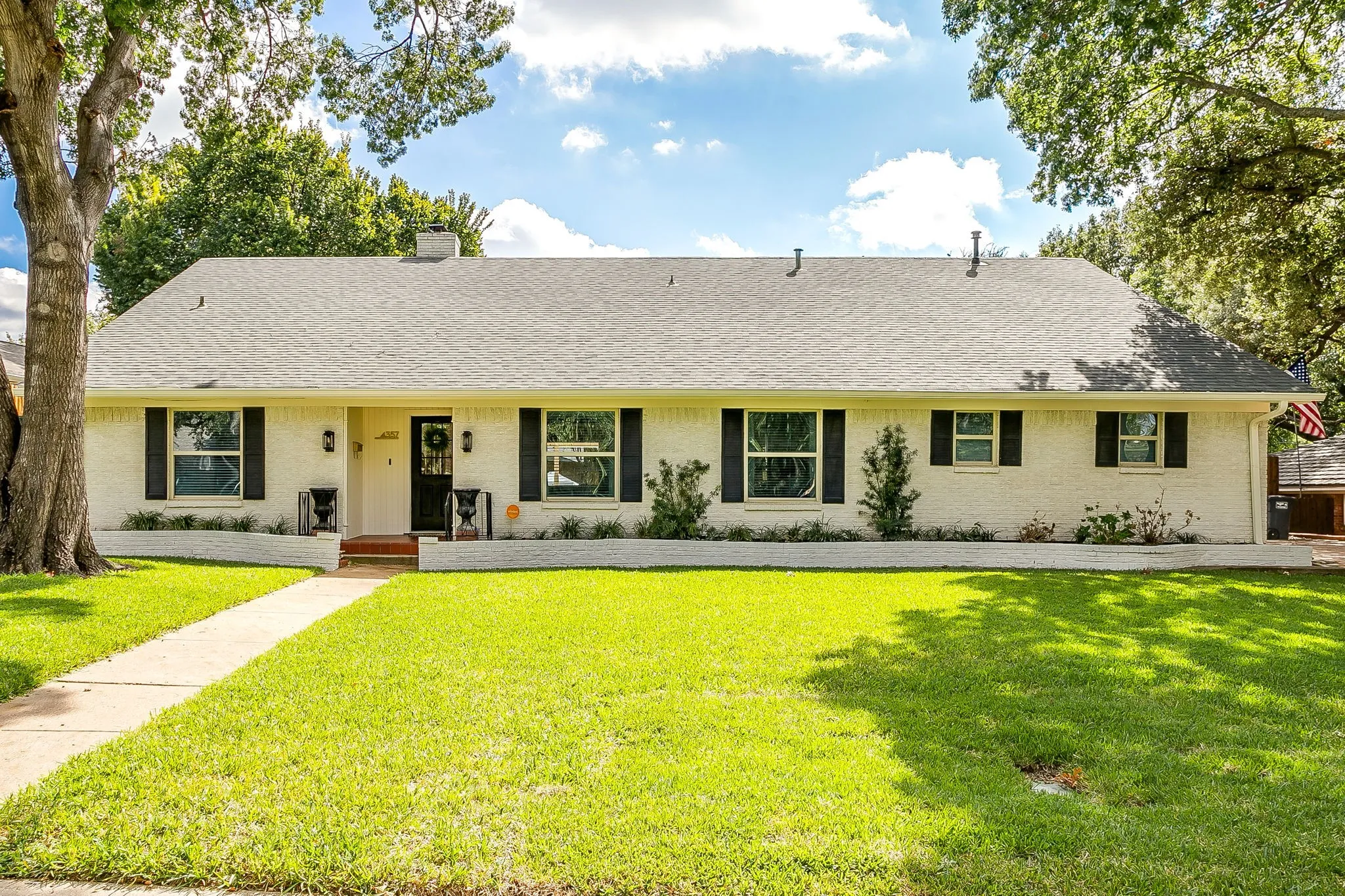 Single Family Residence For Sale in Tarrant County , 4357 Westdale Drive, Fort Worth, Texas 76109, 4 Bedroom, 3 Bathroom, 2 Garage spaces, 2,068 Sqft, built in 1964, mls#21412858, Real Estate Agent in Fort Worth, Homes For Sale in Tarrant county, Homes For Sale in Fort Worth, Realtor in Fort Worth Texas, Real Estate Brokerage Independent Realty Texas, Luminita Cordes Realtor