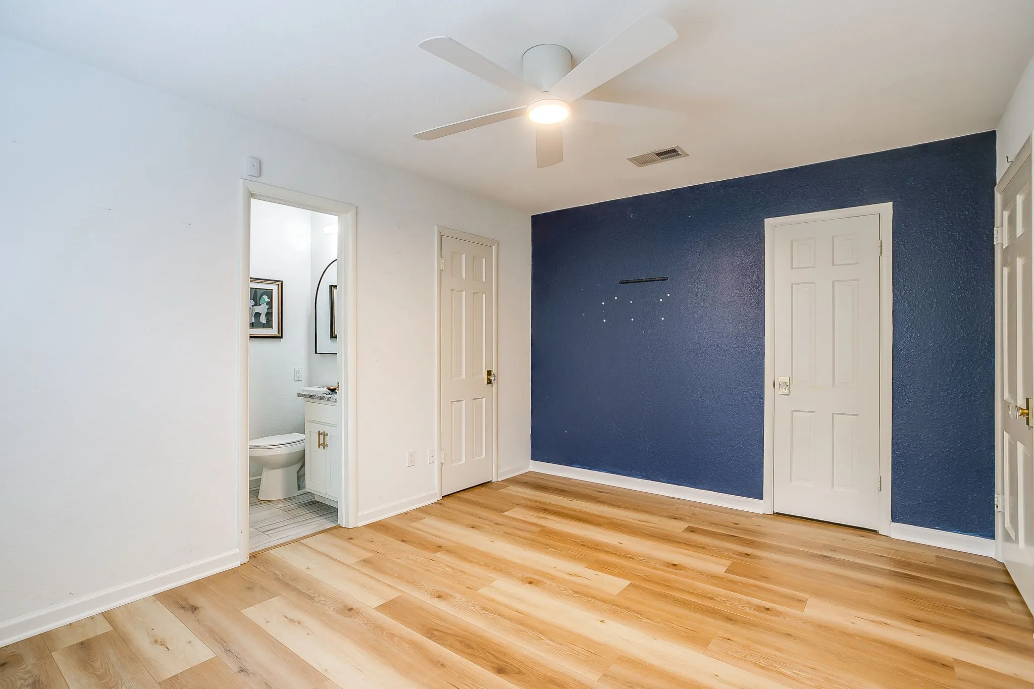 Single Family Residence For Sale in Tarrant County , 4357 Westdale Drive, Fort Worth, Texas 76109, 4 Bedroom, 3 Bathroom, 2 Garage spaces, 2,068 Sqft, built in 1964, mls#21412858, Real Estate Agent in Fort Worth, Homes For Sale in Tarrant county, Homes For Sale in Fort Worth, Realtor in Fort Worth Texas, Real Estate Brokerage Independent Realty Texas, Luminita Cordes Realtor