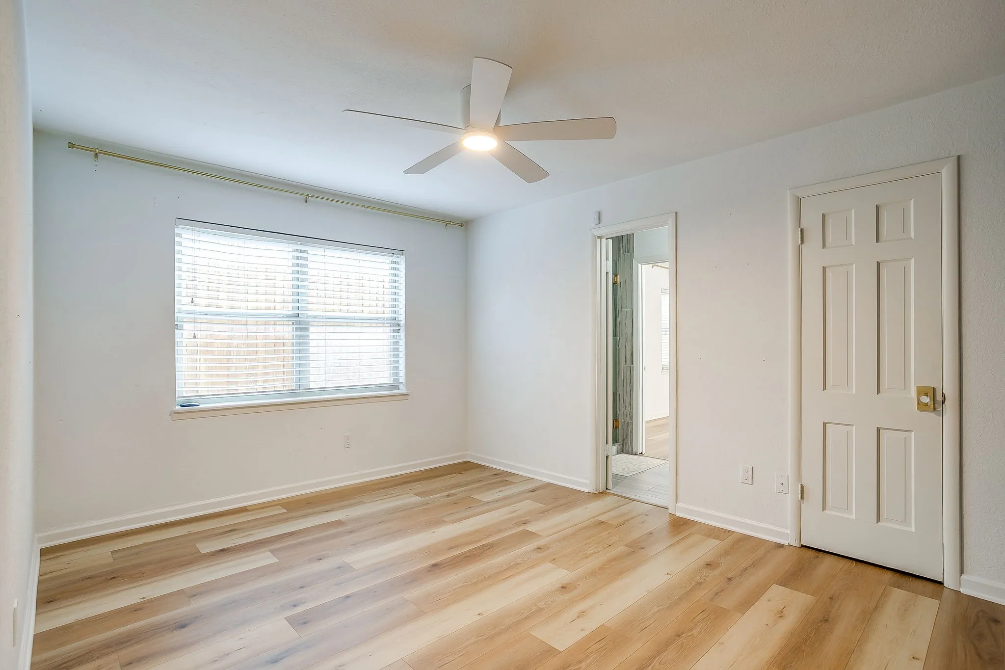 Single Family Residence For Sale in Tarrant County , 4357 Westdale Drive, Fort Worth, Texas 76109, 4 Bedroom, 3 Bathroom, 2 Garage spaces, 2,068 Sqft, built in 1964, mls#21412858, Real Estate Agent in Fort Worth, Homes For Sale in Tarrant county, Homes For Sale in Fort Worth, Realtor in Fort Worth Texas, Real Estate Brokerage Independent Realty Texas, Luminita Cordes Realtor