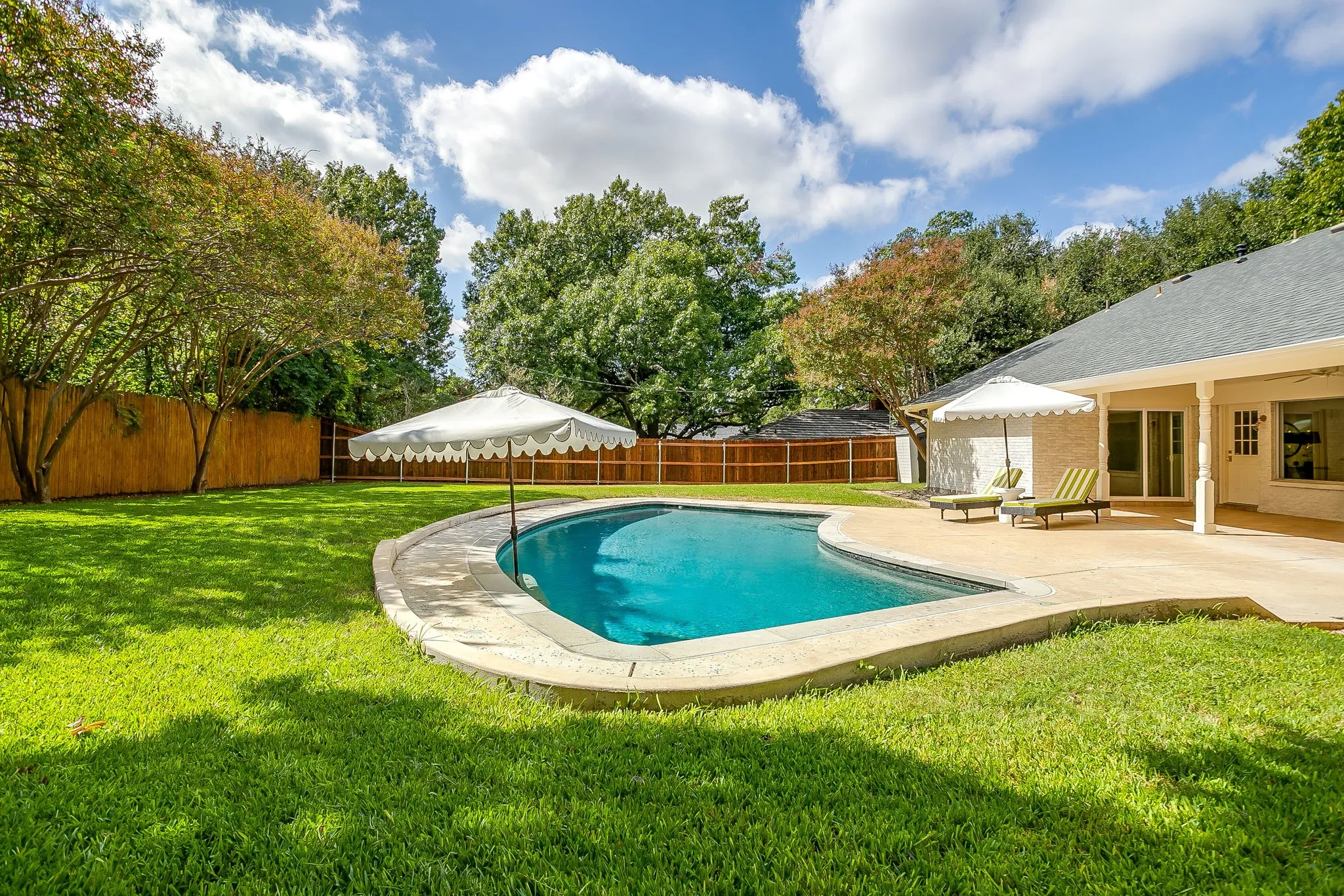 Single Family Residence For Sale in Tarrant County , 4357 Westdale Drive, Fort Worth, Texas 76109, 4 Bedroom, 3 Bathroom, 2 Garage spaces, 2,068 Sqft, built in 1964, mls#21412858, Real Estate Agent in Fort Worth, Homes For Sale in Tarrant county, Homes For Sale in Fort Worth, Realtor in Fort Worth Texas, Real Estate Brokerage Independent Realty Texas, Luminita Cordes Realtor