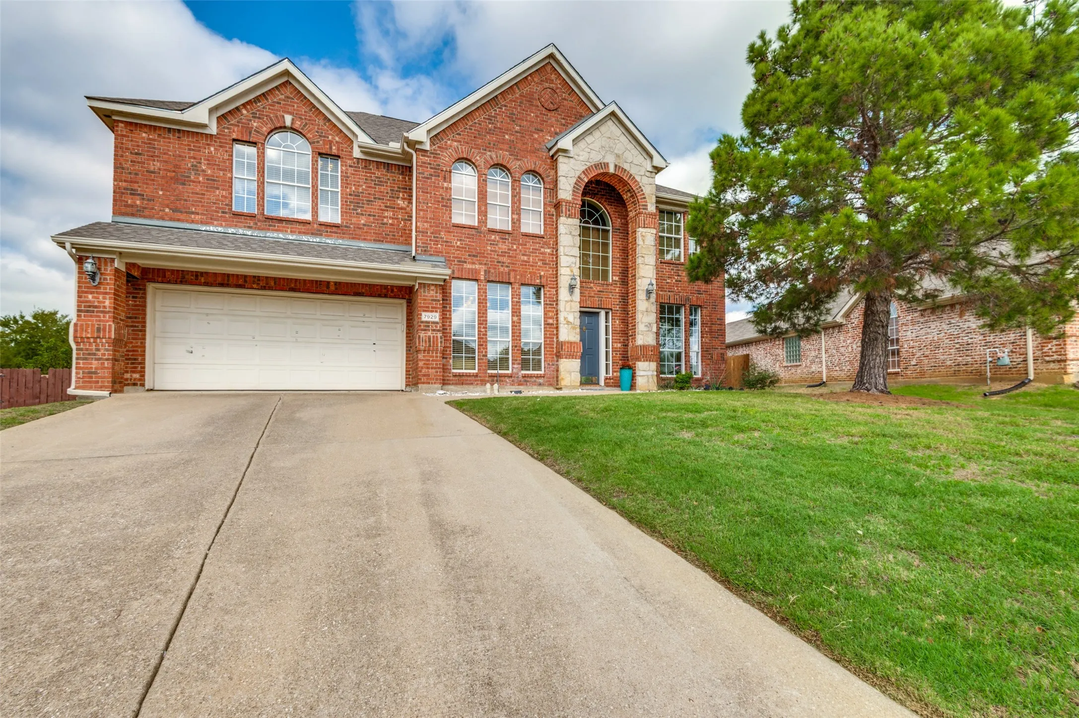 Single Family Residence For Sale in Tarrant County , 7929 Stansfield Drive, Fort Worth, Texas 76137, 5 Bedroom, 3 Bathroom, 2 Garage spaces, 2,865 Sqft, built in 2002, mls#21412412, Real Estate Agent in Fort Worth, Homes For Sale in Tarrant county, Homes For Sale in Fort Worth, Realtor in Fort Worth Texas, Real Estate Brokerage Independent Realty Texas, Luminita Cordes Realtor