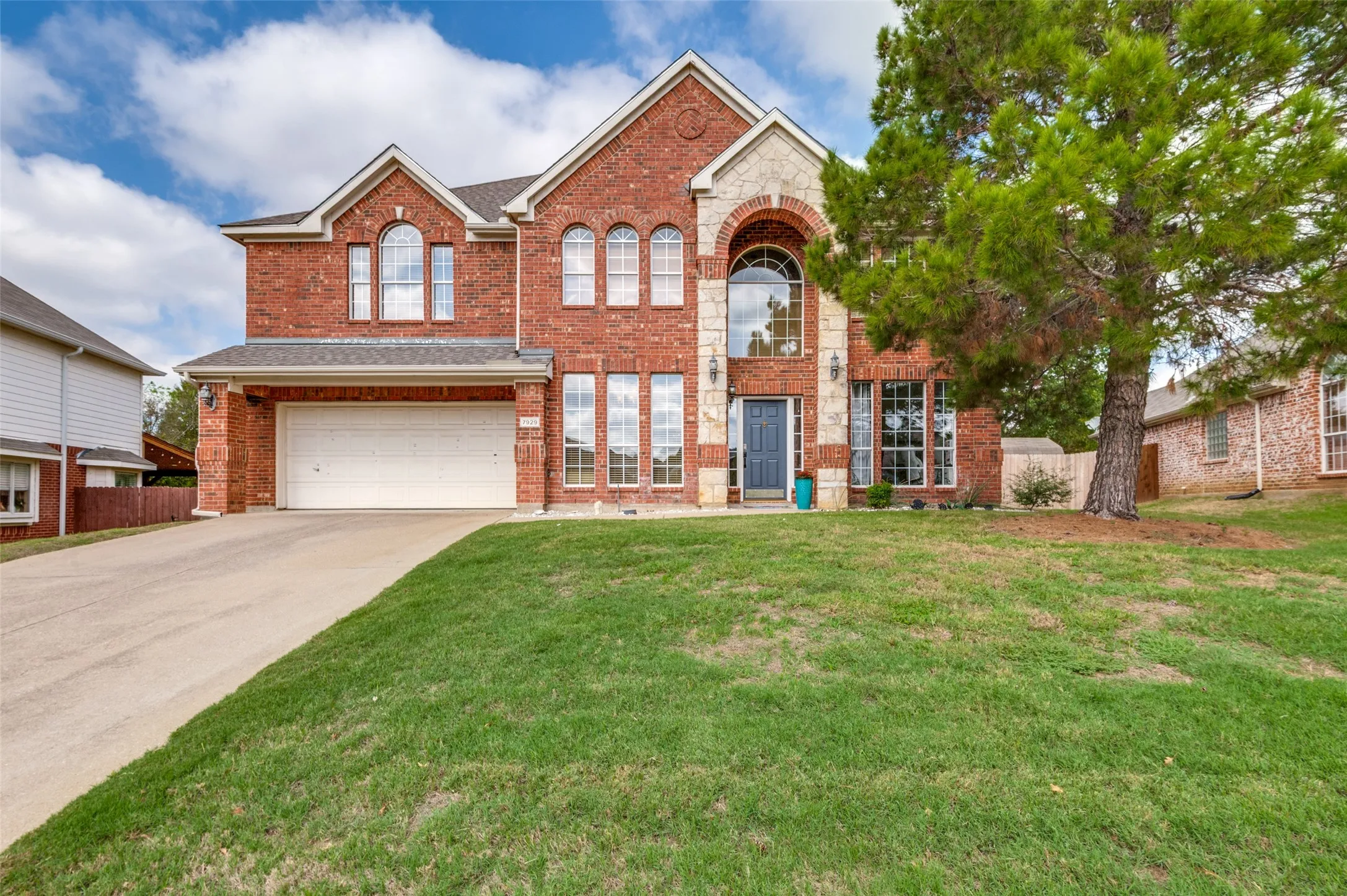 Single Family Residence For Sale in Tarrant County , 7929 Stansfield Drive, Fort Worth, Texas 76137, 5 Bedroom, 3 Bathroom, 2 Garage spaces, 2,865 Sqft, built in 2002, mls#21412412, Real Estate Agent in Fort Worth, Homes For Sale in Tarrant county, Homes For Sale in Fort Worth, Realtor in Fort Worth Texas, Real Estate Brokerage Independent Realty Texas, Luminita Cordes Realtor