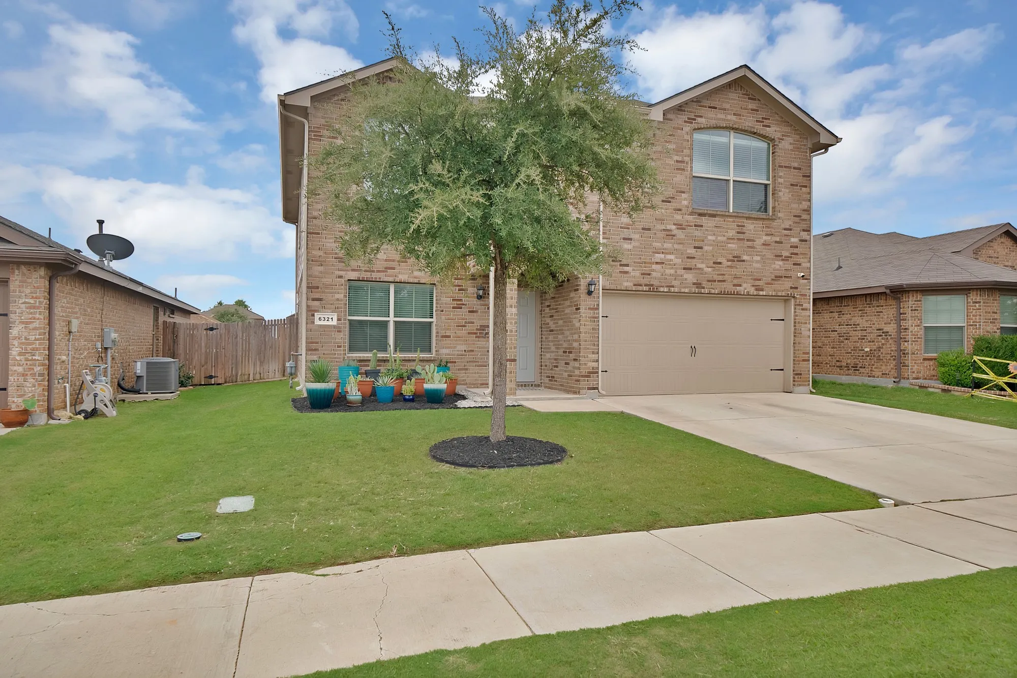 Single Family Residence For Sale in Tarrant County , 6321 Eagle Lake Court, Fort Worth, Texas 76179, 3 Bedroom, 3 Bathroom, 2 Garage spaces, 2,477 Sqft, built in 2017, mls#21413720, Real Estate Agent in Fort Worth, Homes For Sale in Tarrant county, Homes For Sale in Fort Worth, Realtor in Fort Worth Texas, Real Estate Brokerage Independent Realty Texas, Luminita Cordes Realtor