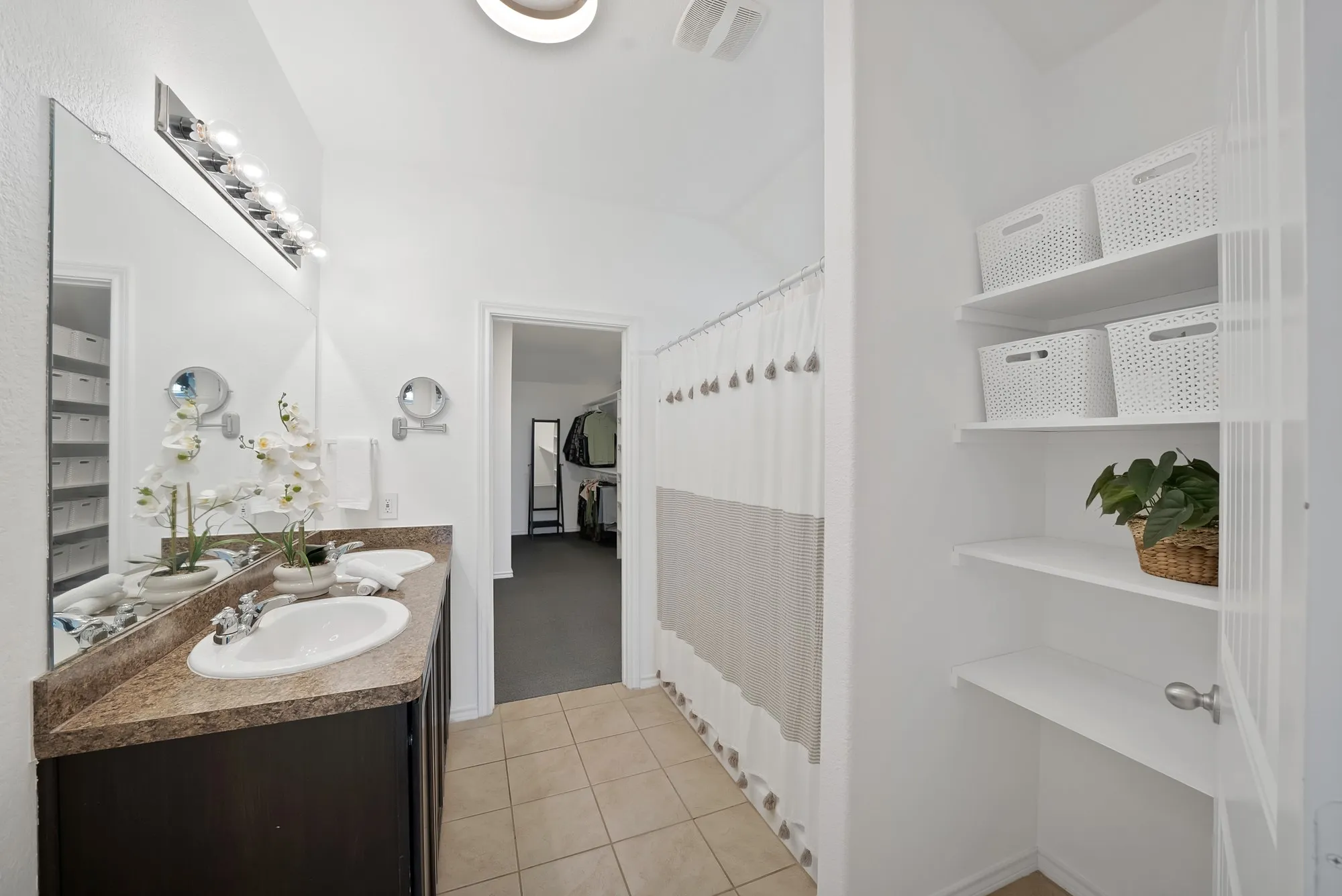 Single Family Residence For Sale in Tarrant County , 6321 Eagle Lake Court, Fort Worth, Texas 76179, 3 Bedroom, 3 Bathroom, 2 Garage spaces, 2,477 Sqft, built in 2017, mls#21413720, Real Estate Agent in Fort Worth, Homes For Sale in Tarrant county, Homes For Sale in Fort Worth, Realtor in Fort Worth Texas, Real Estate Brokerage Independent Realty Texas, Luminita Cordes Realtor