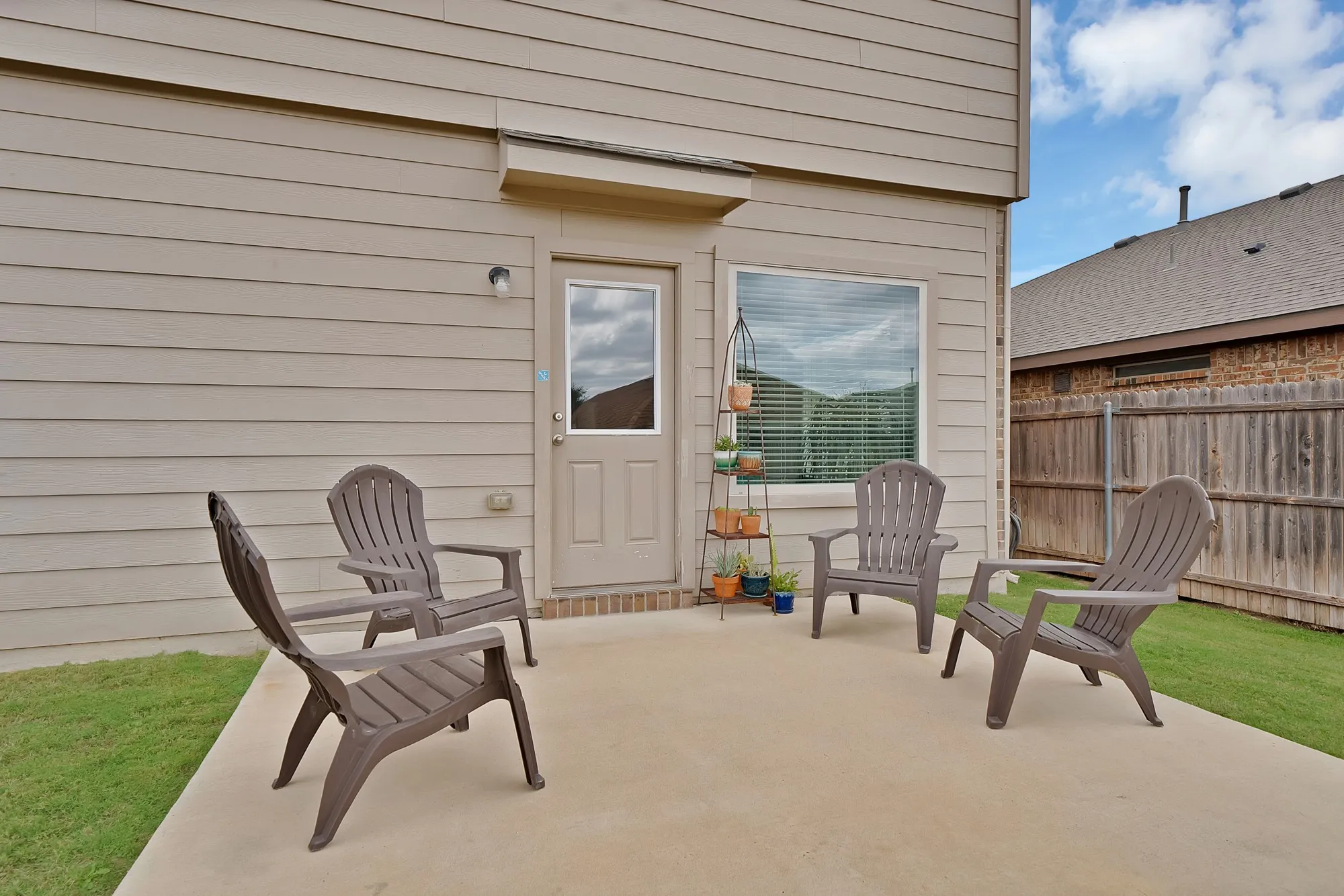 Single Family Residence For Sale in Tarrant County , 6321 Eagle Lake Court, Fort Worth, Texas 76179, 3 Bedroom, 3 Bathroom, 2 Garage spaces, 2,477 Sqft, built in 2017, mls#21413720, Real Estate Agent in Fort Worth, Homes For Sale in Tarrant county, Homes For Sale in Fort Worth, Realtor in Fort Worth Texas, Real Estate Brokerage Independent Realty Texas, Luminita Cordes Realtor