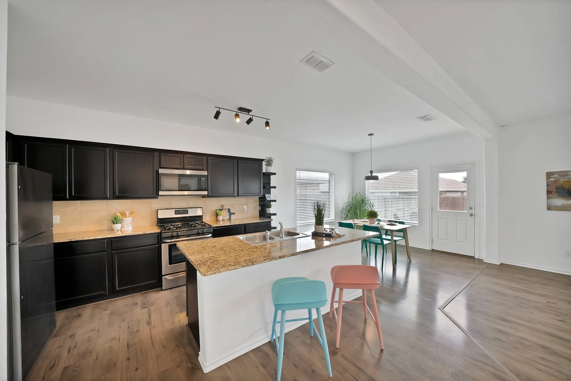 Single Family Residence For Sale in Tarrant County , 6321 Eagle Lake Court, Fort Worth, Texas 76179, 3 Bedroom, 3 Bathroom, 2 Garage spaces, 2,477 Sqft, built in 2017, mls#21413720, Real Estate Agent in Fort Worth, Homes For Sale in Tarrant county, Homes For Sale in Fort Worth, Realtor in Fort Worth Texas, Real Estate Brokerage Independent Realty Texas, Luminita Cordes Realtor
