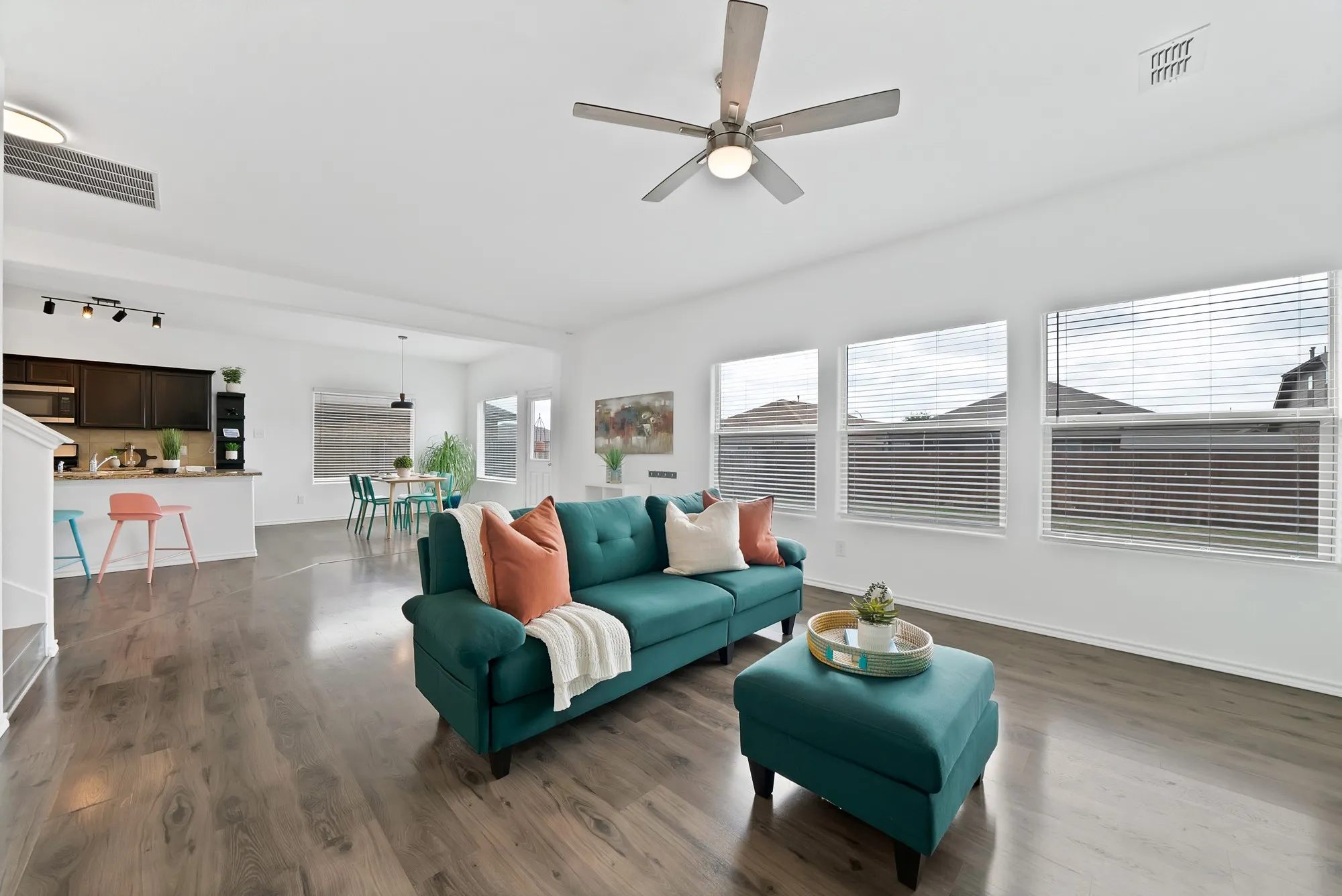 Single Family Residence For Sale in Tarrant County , 6321 Eagle Lake Court, Fort Worth, Texas 76179, 3 Bedroom, 3 Bathroom, 2 Garage spaces, 2,477 Sqft, built in 2017, mls#21413720, Real Estate Agent in Fort Worth, Homes For Sale in Tarrant county, Homes For Sale in Fort Worth, Realtor in Fort Worth Texas, Real Estate Brokerage Independent Realty Texas, Luminita Cordes Realtor