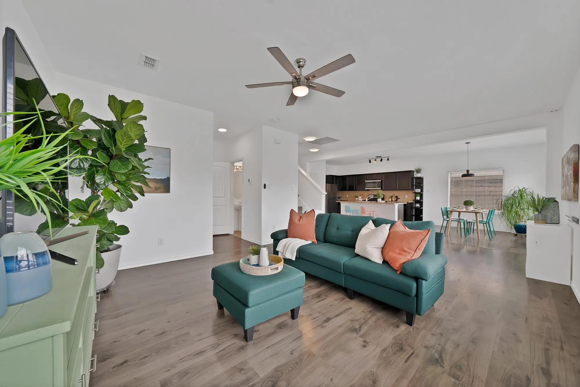 Single Family Residence For Sale in Tarrant County , 6321 Eagle Lake Court, Fort Worth, Texas 76179, 3 Bedroom, 3 Bathroom, 2 Garage spaces, 2,477 Sqft, built in 2017, mls#21413720, Real Estate Agent in Fort Worth, Homes For Sale in Tarrant county, Homes For Sale in Fort Worth, Realtor in Fort Worth Texas, Real Estate Brokerage Independent Realty Texas, Luminita Cordes Realtor