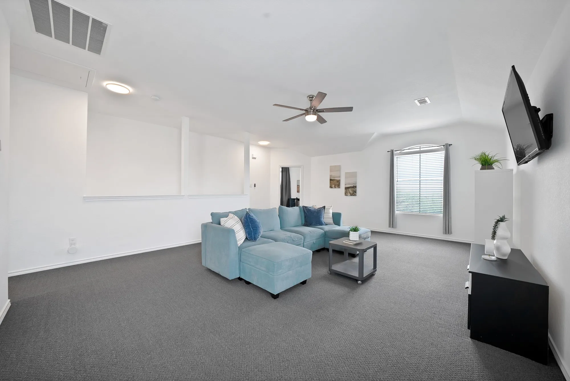 Single Family Residence For Sale in Tarrant County , 6321 Eagle Lake Court, Fort Worth, Texas 76179, 3 Bedroom, 3 Bathroom, 2 Garage spaces, 2,477 Sqft, built in 2017, mls#21413720, Real Estate Agent in Fort Worth, Homes For Sale in Tarrant county, Homes For Sale in Fort Worth, Realtor in Fort Worth Texas, Real Estate Brokerage Independent Realty Texas, Luminita Cordes Realtor