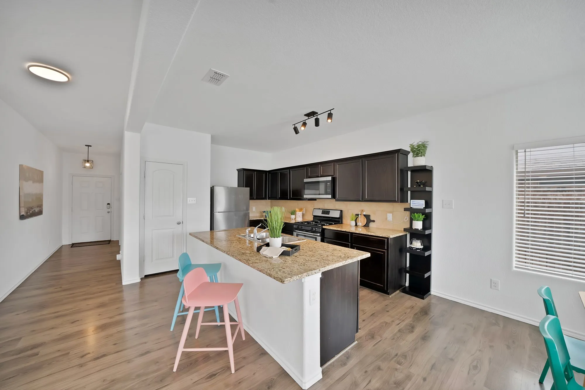 Single Family Residence For Sale in Tarrant County , 6321 Eagle Lake Court, Fort Worth, Texas 76179, 3 Bedroom, 3 Bathroom, 2 Garage spaces, 2,477 Sqft, built in 2017, mls#21413720, Real Estate Agent in Fort Worth, Homes For Sale in Tarrant county, Homes For Sale in Fort Worth, Realtor in Fort Worth Texas, Real Estate Brokerage Independent Realty Texas, Luminita Cordes Realtor