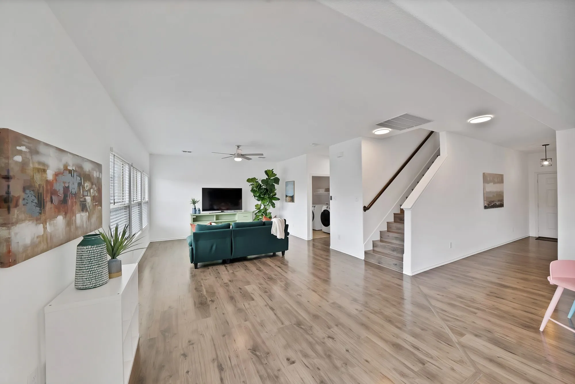 Single Family Residence For Sale in Tarrant County , 6321 Eagle Lake Court, Fort Worth, Texas 76179, 3 Bedroom, 3 Bathroom, 2 Garage spaces, 2,477 Sqft, built in 2017, mls#21413720, Real Estate Agent in Fort Worth, Homes For Sale in Tarrant county, Homes For Sale in Fort Worth, Realtor in Fort Worth Texas, Real Estate Brokerage Independent Realty Texas, Luminita Cordes Realtor