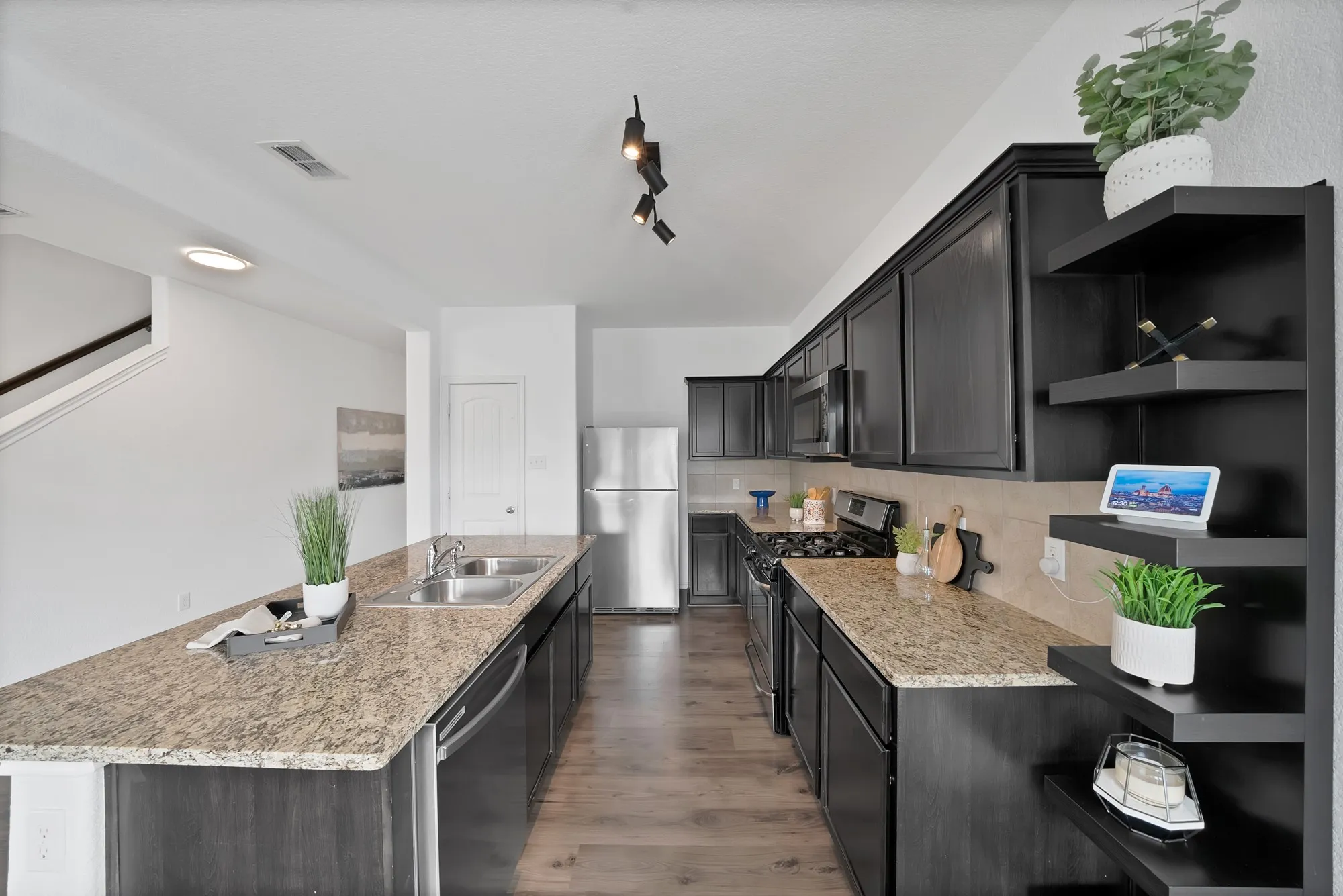 Single Family Residence For Sale in Tarrant County , 6321 Eagle Lake Court, Fort Worth, Texas 76179, 3 Bedroom, 3 Bathroom, 2 Garage spaces, 2,477 Sqft, built in 2017, mls#21413720, Real Estate Agent in Fort Worth, Homes For Sale in Tarrant county, Homes For Sale in Fort Worth, Realtor in Fort Worth Texas, Real Estate Brokerage Independent Realty Texas, Luminita Cordes Realtor