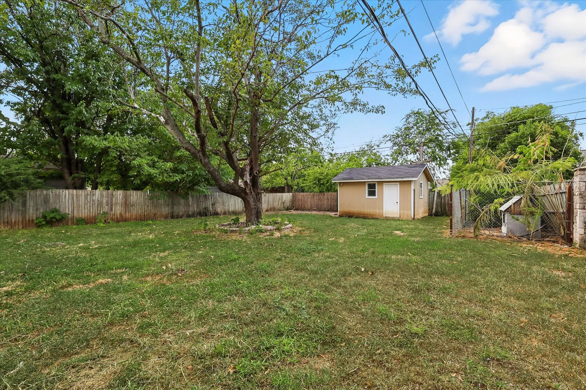 Single Family Residence For Rent in Collin County , 7243 Ash Street, Frisco, Texas 75034, 3 Bedroom, 2 Bathroom, Garage spaces, 1,277 Sqft, built in 1961, mls#21413999, Real Estate Agent in Frisco, Homes For Rent in Collin county, Homes For Rent in Frisco, Realtor in Frisco Texas, Real Estate Brokerage Independent Realty Texas, Luminita Cordes Realtor