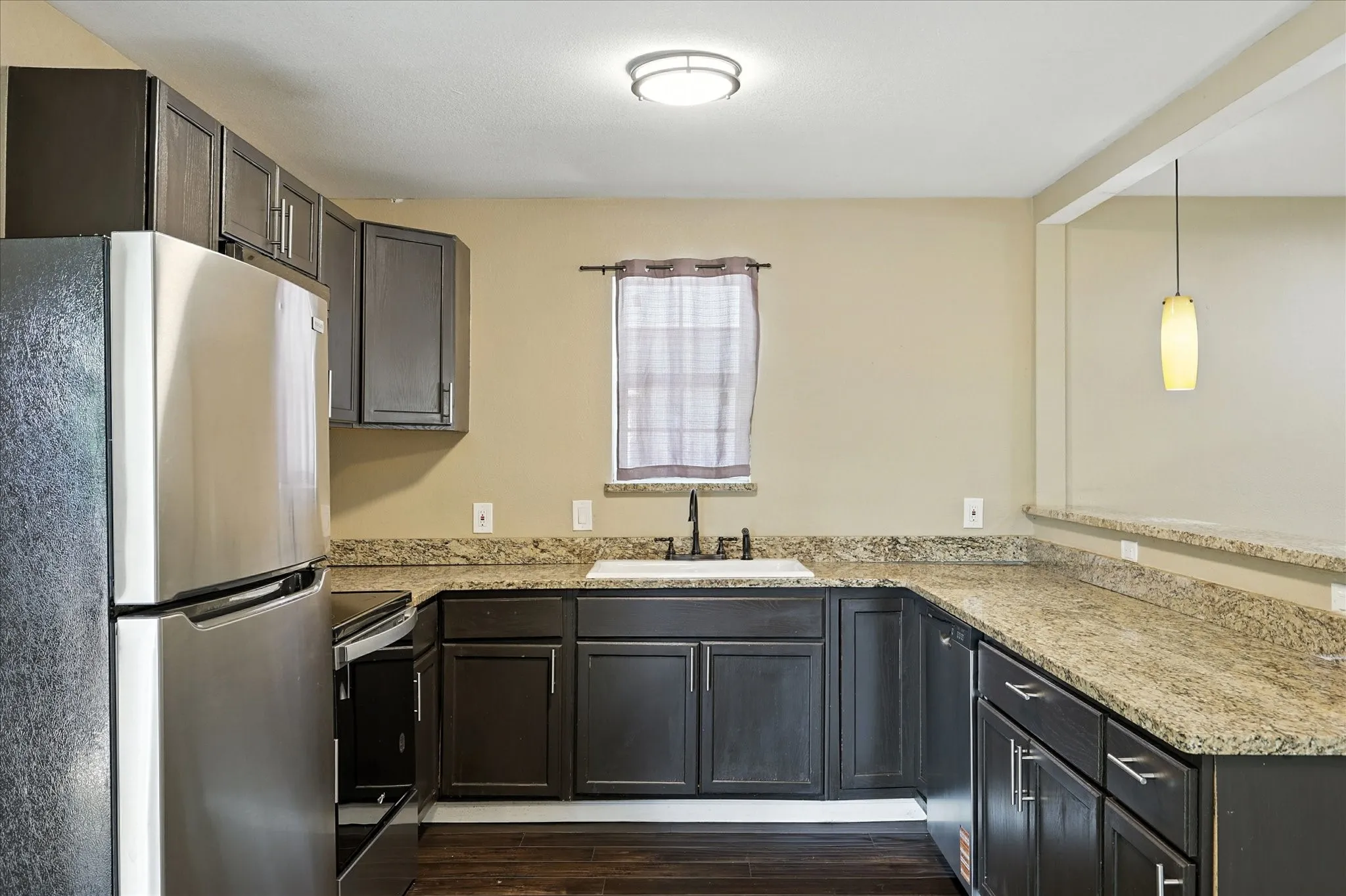 Single Family Residence For Rent in Collin County , 7243 Ash Street, Frisco, Texas 75034, 3 Bedroom, 2 Bathroom, Garage spaces, 1,277 Sqft, built in 1961, mls#21413999, Real Estate Agent in Frisco, Homes For Rent in Collin county, Homes For Rent in Frisco, Realtor in Frisco Texas, Real Estate Brokerage Independent Realty Texas, Luminita Cordes Realtor