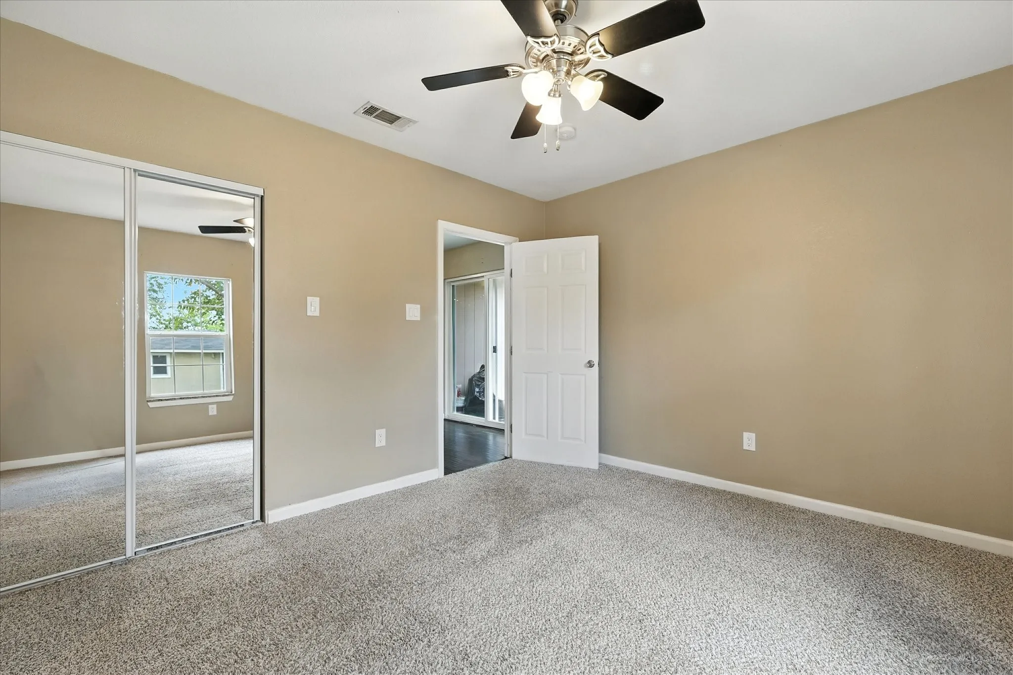 Single Family Residence For Rent in Collin County , 7243 Ash Street, Frisco, Texas 75034, 3 Bedroom, 2 Bathroom, Garage spaces, 1,277 Sqft, built in 1961, mls#21413999, Real Estate Agent in Frisco, Homes For Rent in Collin county, Homes For Rent in Frisco, Realtor in Frisco Texas, Real Estate Brokerage Independent Realty Texas, Luminita Cordes Realtor