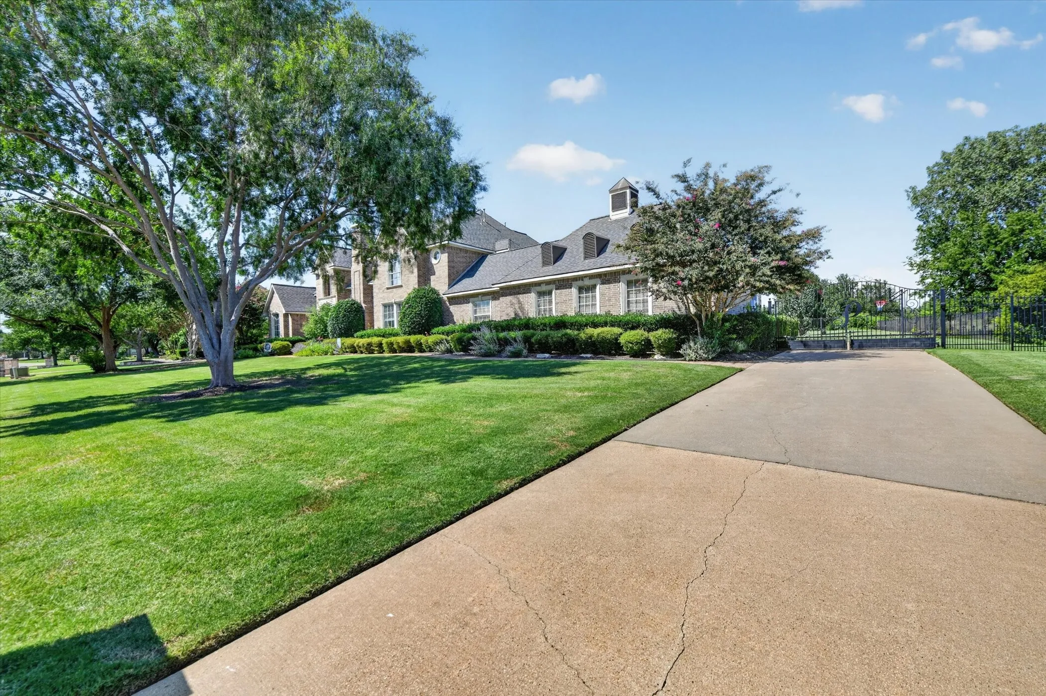Single Family Residence For Sale in Collin County , 1500 Gentle Way, Prosper, Texas 75078, 5 Bedroom, 5 Bathroom, 3 Garage spaces, 4,346 Sqft, built in 1999, mls#21413867, Real Estate Agent in Prosper, Homes For Sale in Collin county, Homes For Sale in Prosper, Realtor in Prosper Texas, Real Estate Brokerage Independent Realty Texas, Luminita Cordes Realtor