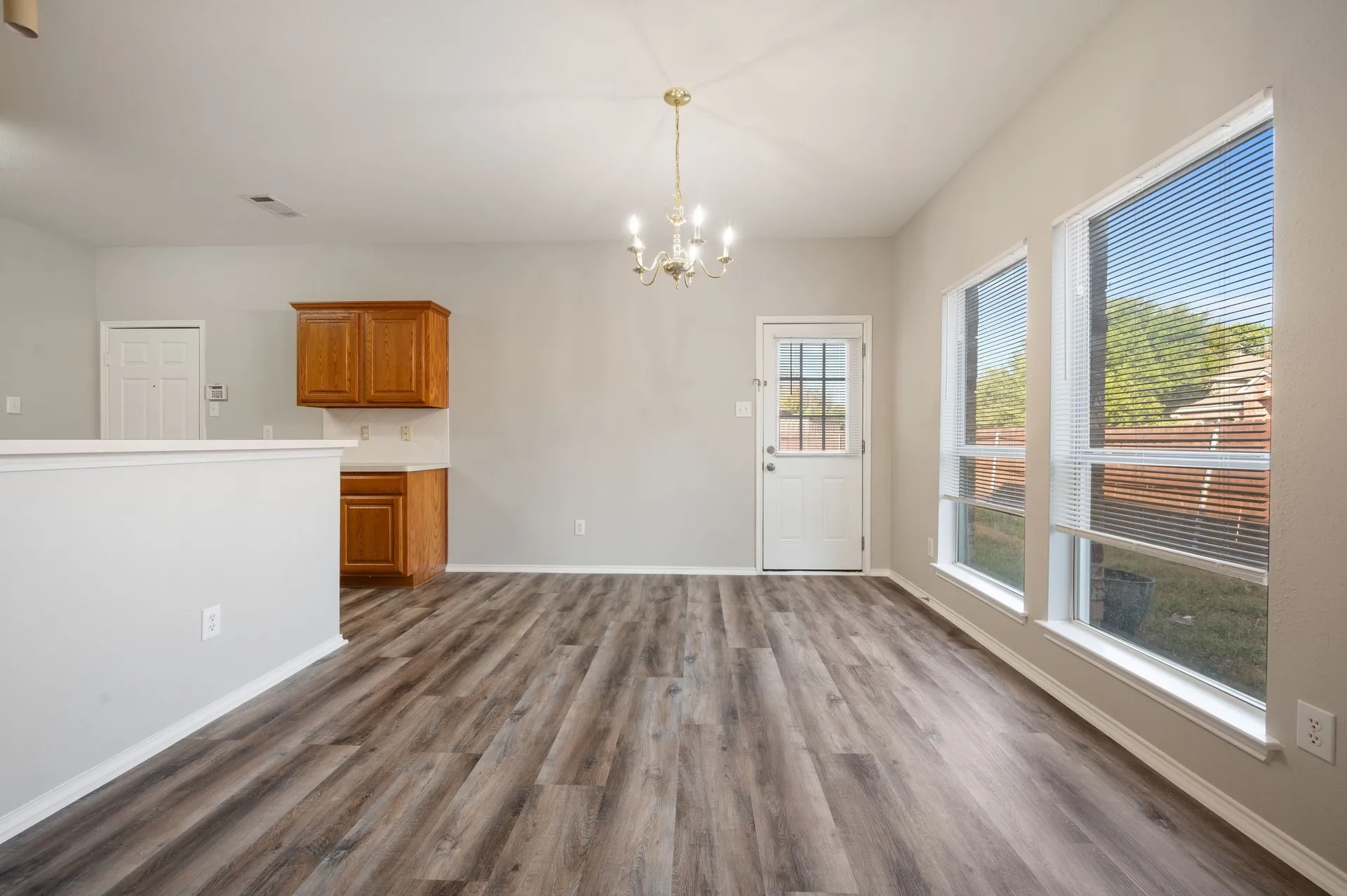 Single Family Residence For Rent in Collin County , 1117 Inland Lane, Mc Kinney, Texas 75072, 3 Bedroom, 3 Bathroom, 2 Garage spaces, 1,903 Sqft, built in 2002, mls#21414003, Real Estate Agent in Mc Kinney, Homes For Rent in Collin county, Homes For Rent in Mc Kinney, Realtor in Mc Kinney Texas, Real Estate Brokerage Independent Realty Texas, Luminita Cordes Realtor