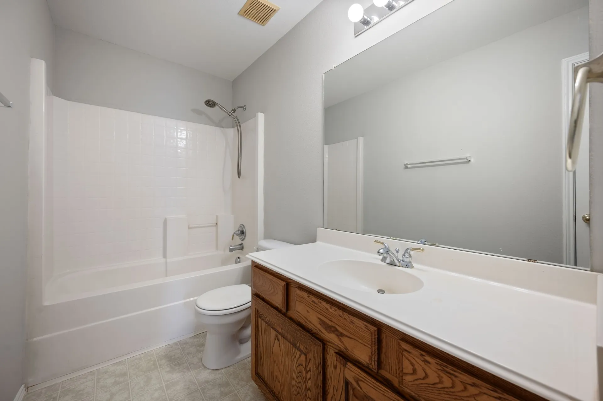 Single Family Residence For Rent in Collin County , 1117 Inland Lane, Mc Kinney, Texas 75072, 3 Bedroom, 3 Bathroom, 2 Garage spaces, 1,903 Sqft, built in 2002, mls#21414003, Real Estate Agent in Mc Kinney, Homes For Rent in Collin county, Homes For Rent in Mc Kinney, Realtor in Mc Kinney Texas, Real Estate Brokerage Independent Realty Texas, Luminita Cordes Realtor