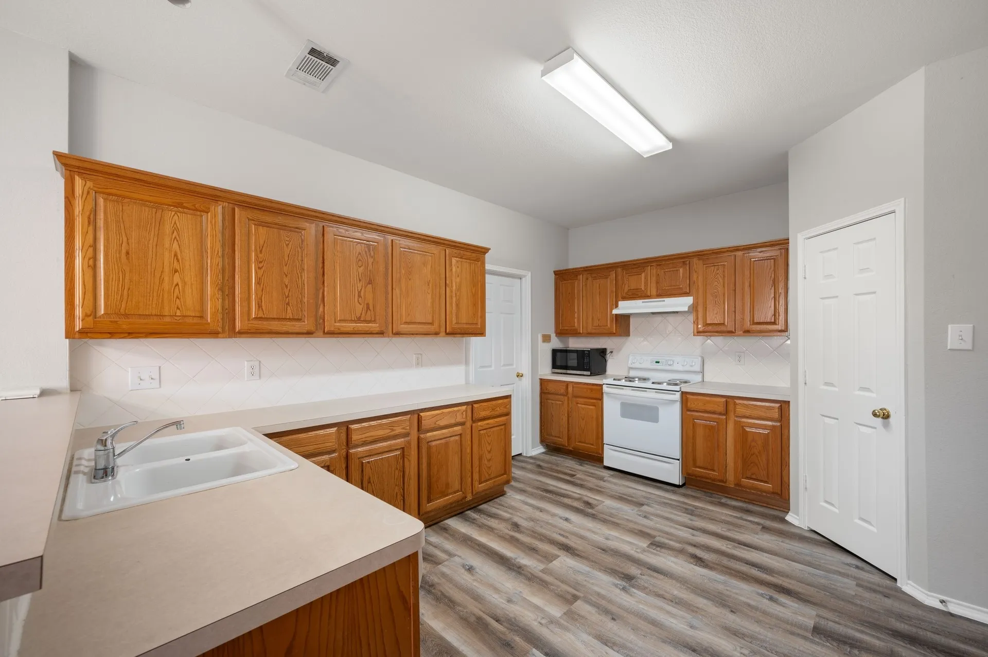 Single Family Residence For Rent in Collin County , 1117 Inland Lane, Mc Kinney, Texas 75072, 3 Bedroom, 3 Bathroom, 2 Garage spaces, 1,903 Sqft, built in 2002, mls#21414003, Real Estate Agent in Mc Kinney, Homes For Rent in Collin county, Homes For Rent in Mc Kinney, Realtor in Mc Kinney Texas, Real Estate Brokerage Independent Realty Texas, Luminita Cordes Realtor