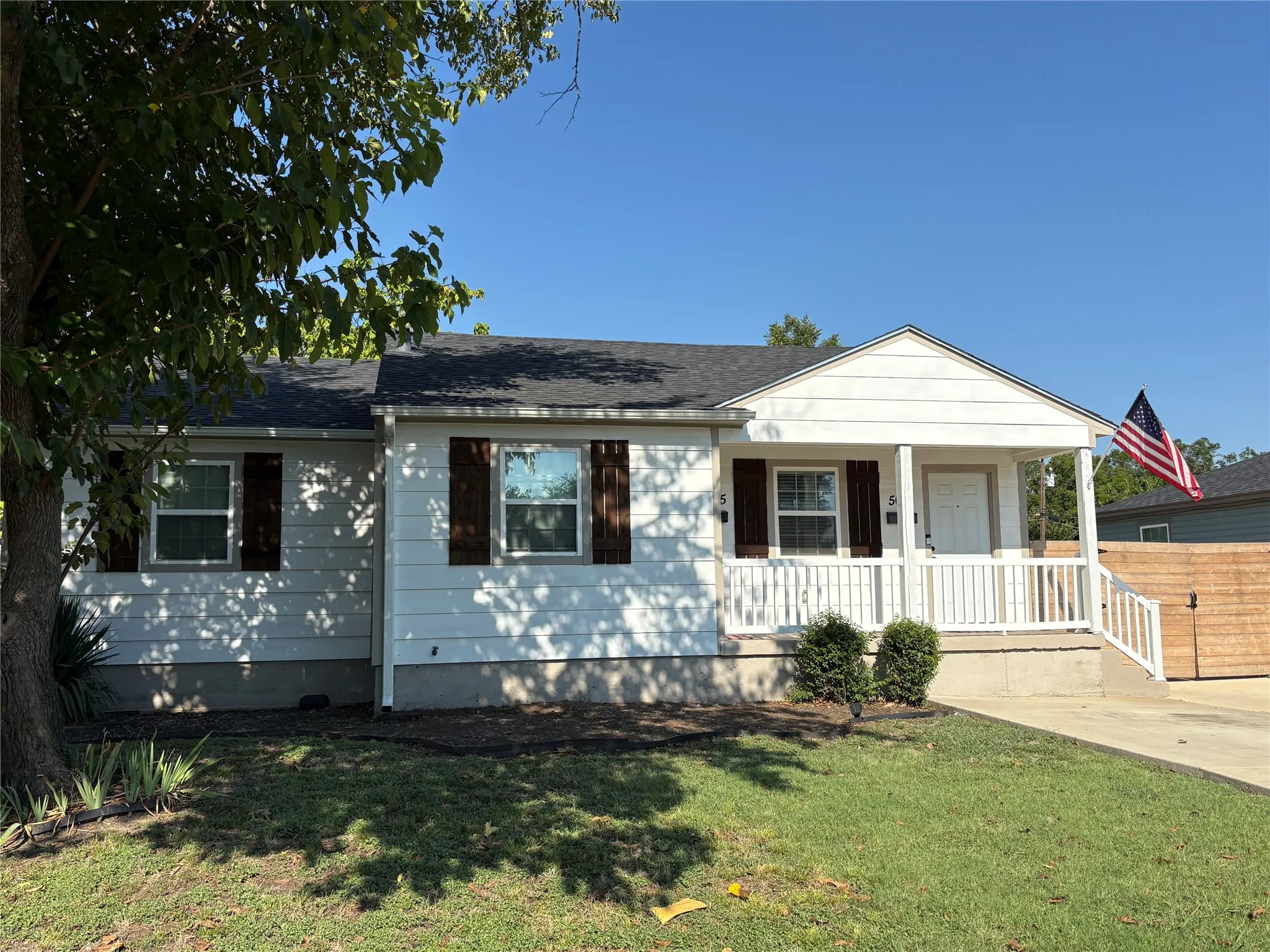 Duplex For Rent in Dallas County , 505 19th Street, Grand Prairie, Texas 75050, 2 Bedroom, 1 Bathroom, Garage spaces, 1,441 Sqft, built in 1950, mls#21414015, Real Estate Agent in Grand Prairie, Homes For Rent in Dallas county, Homes For Rent in Grand Prairie, Realtor in Grand Prairie Texas, Real Estate Brokerage Independent Realty Texas, Luminita Cordes Realtor