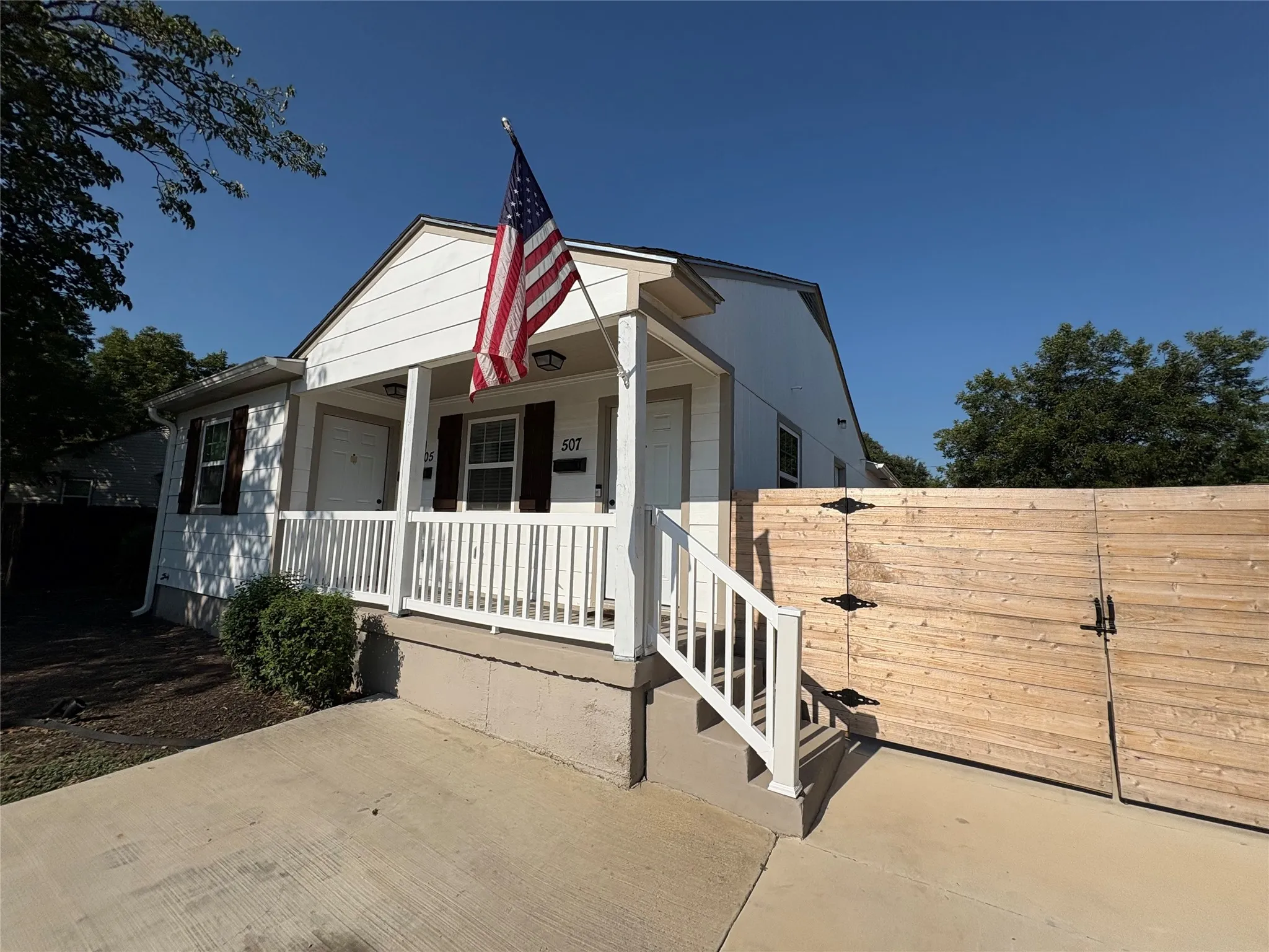 Duplex For Rent in Dallas County , 505 19th Street, Grand Prairie, Texas 75050, 2 Bedroom, 1 Bathroom, Garage spaces, 1,441 Sqft, built in 1950, mls#21414015, Real Estate Agent in Grand Prairie, Homes For Rent in Dallas county, Homes For Rent in Grand Prairie, Realtor in Grand Prairie Texas, Real Estate Brokerage Independent Realty Texas, Luminita Cordes Realtor