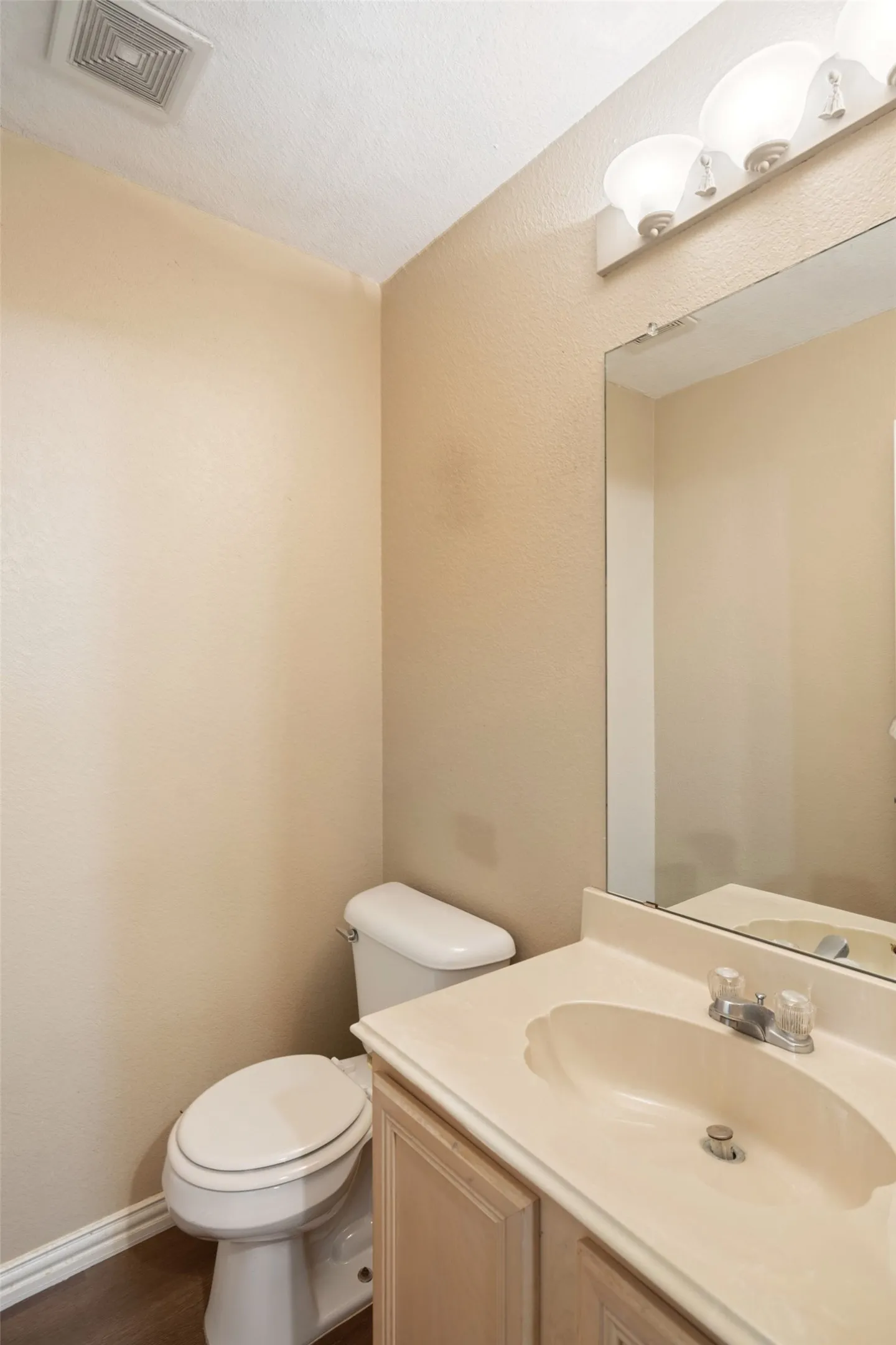 Single Family Residence For Rent in Collin County , 2301 Brookview Drive, Mc Kinney, Texas 75072, 3 Bedroom, 3 Bathroom, 2 Garage spaces, 2,360 Sqft, built in 1998, mls#21414027, Real Estate Agent in Mc Kinney, Homes For Rent in Collin county, Homes For Rent in Mc Kinney, Realtor in Mc Kinney Texas, Real Estate Brokerage Independent Realty Texas, Luminita Cordes Realtor